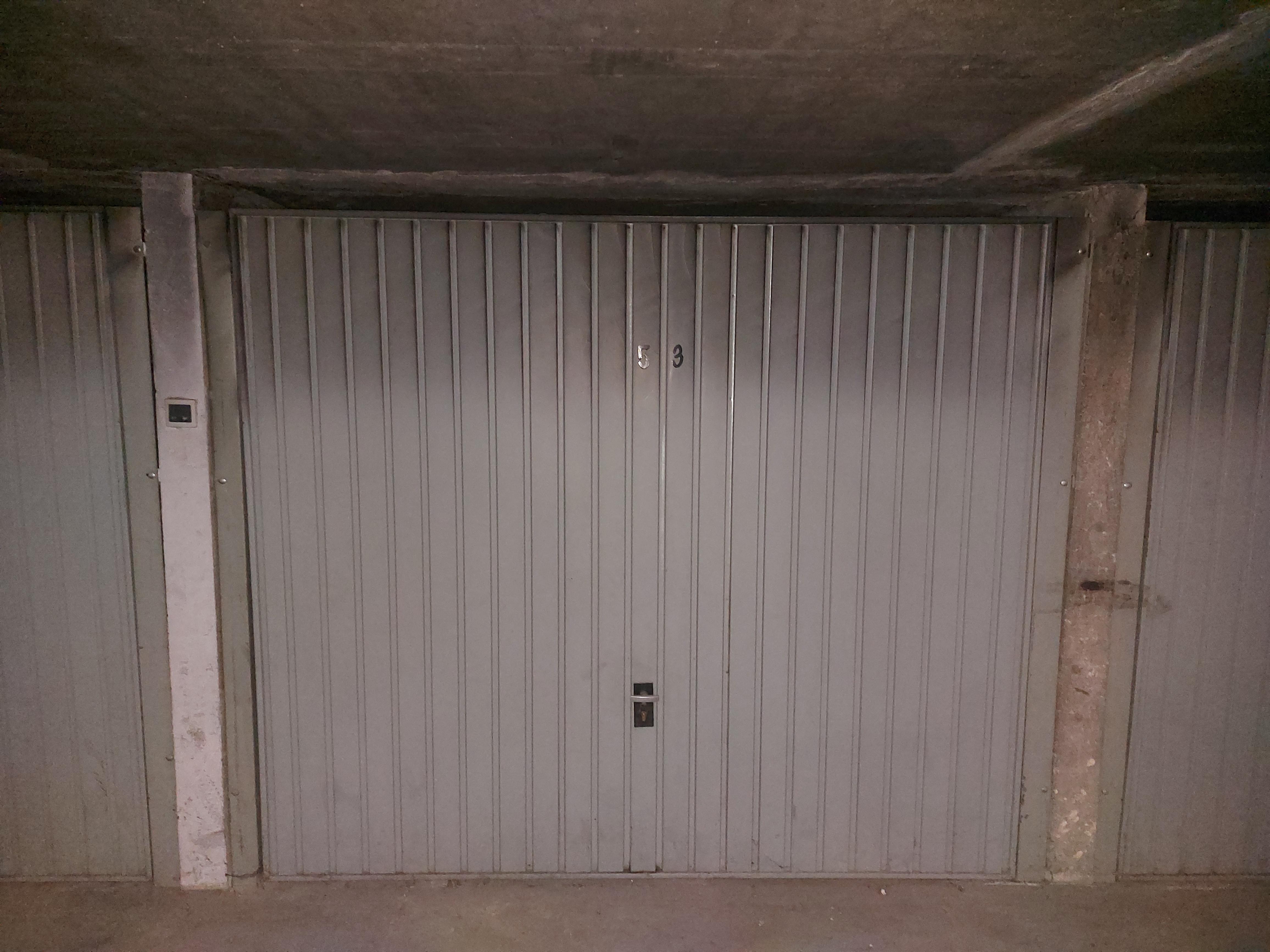 Garage / Box à louer en sous-sol Viry