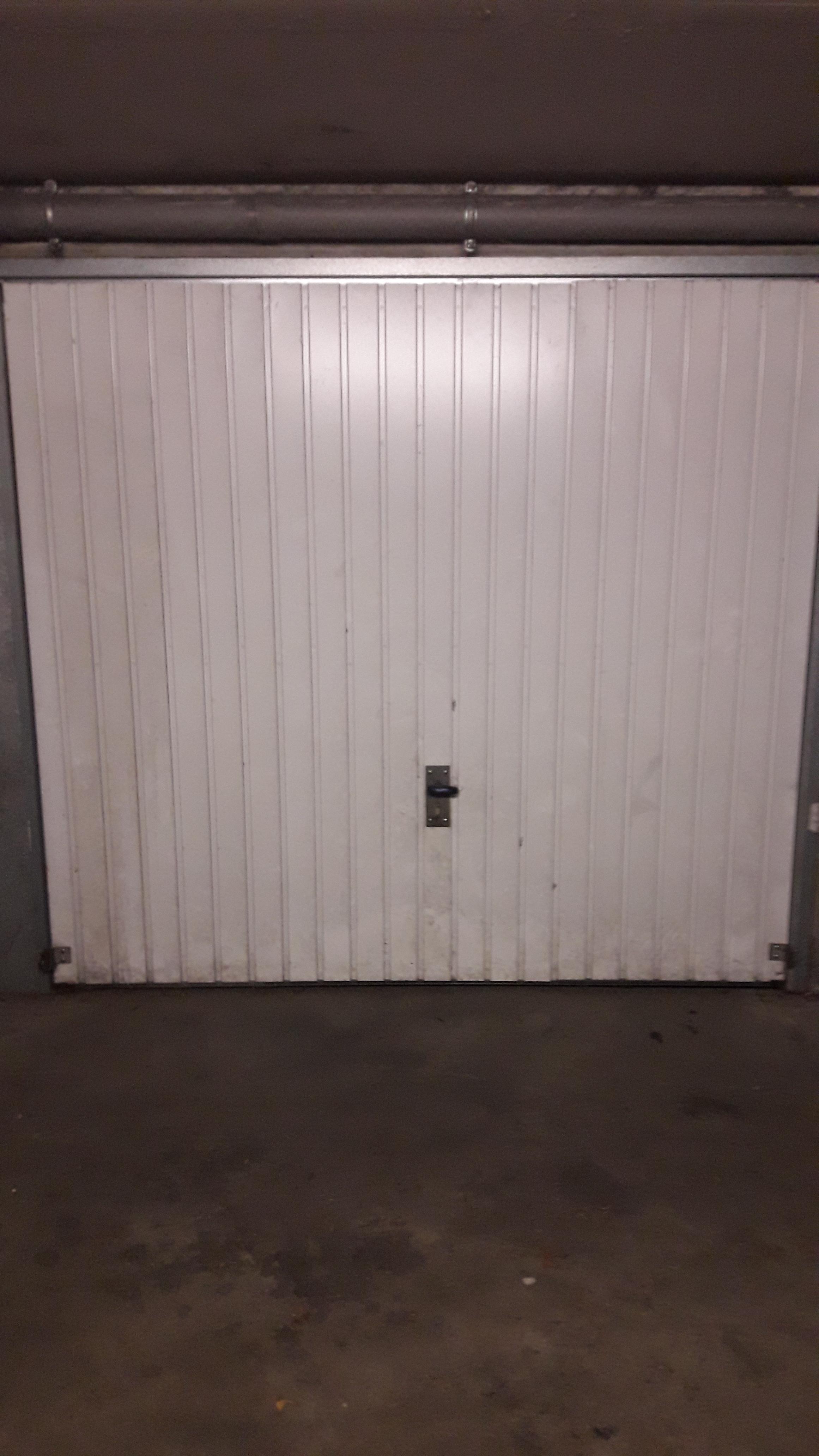 Garage fermé à louer