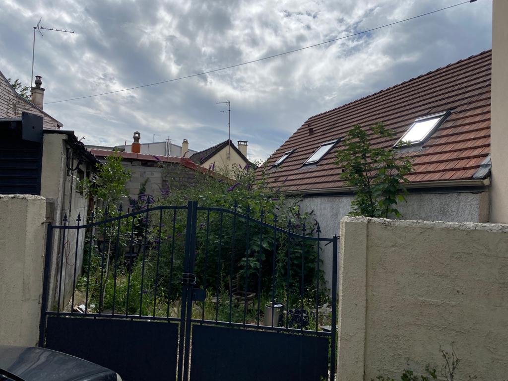hangar + jardin pour stockage (ancienne menuiserie)