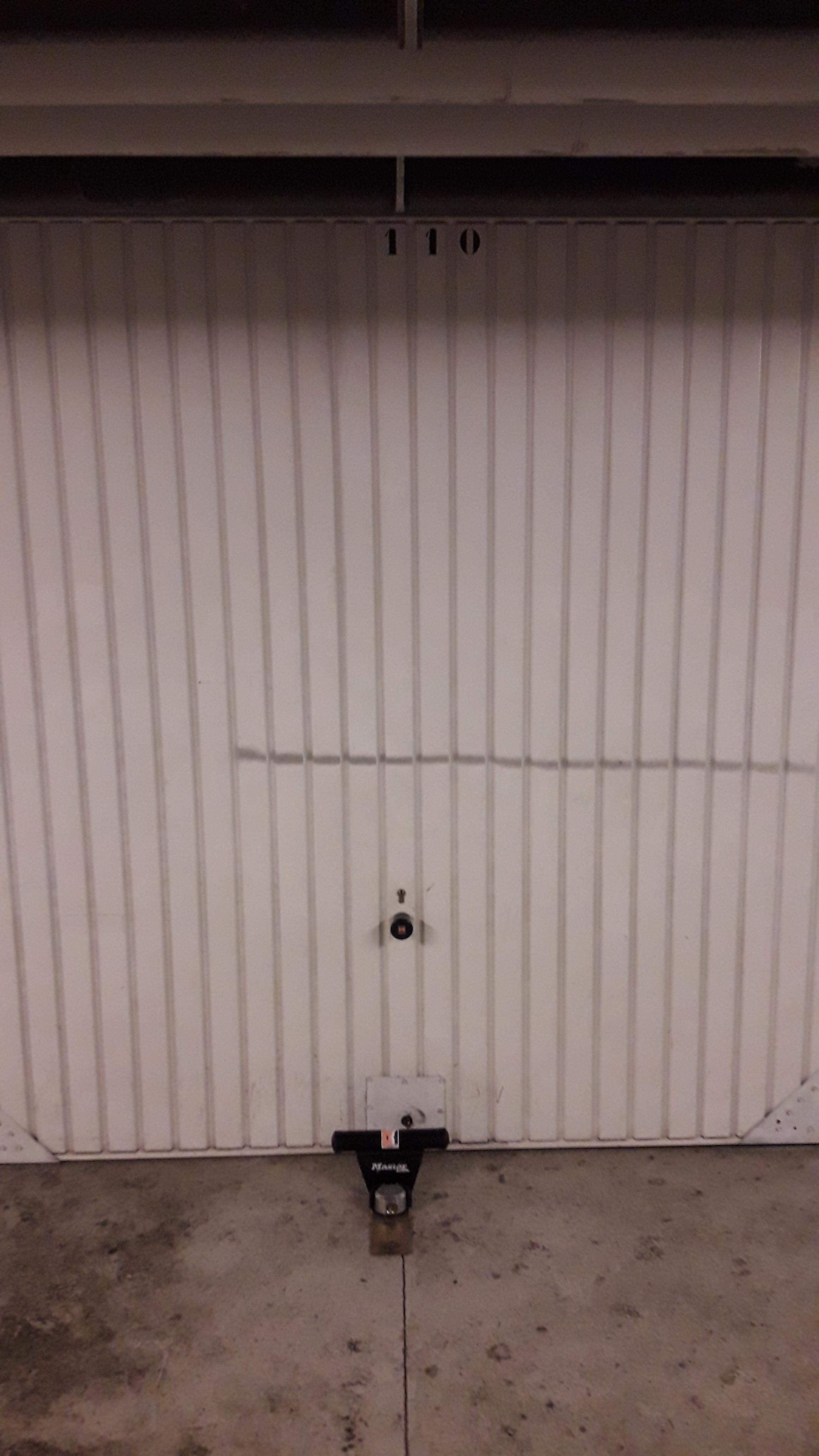 A louer / Grand Garage / Givors centre