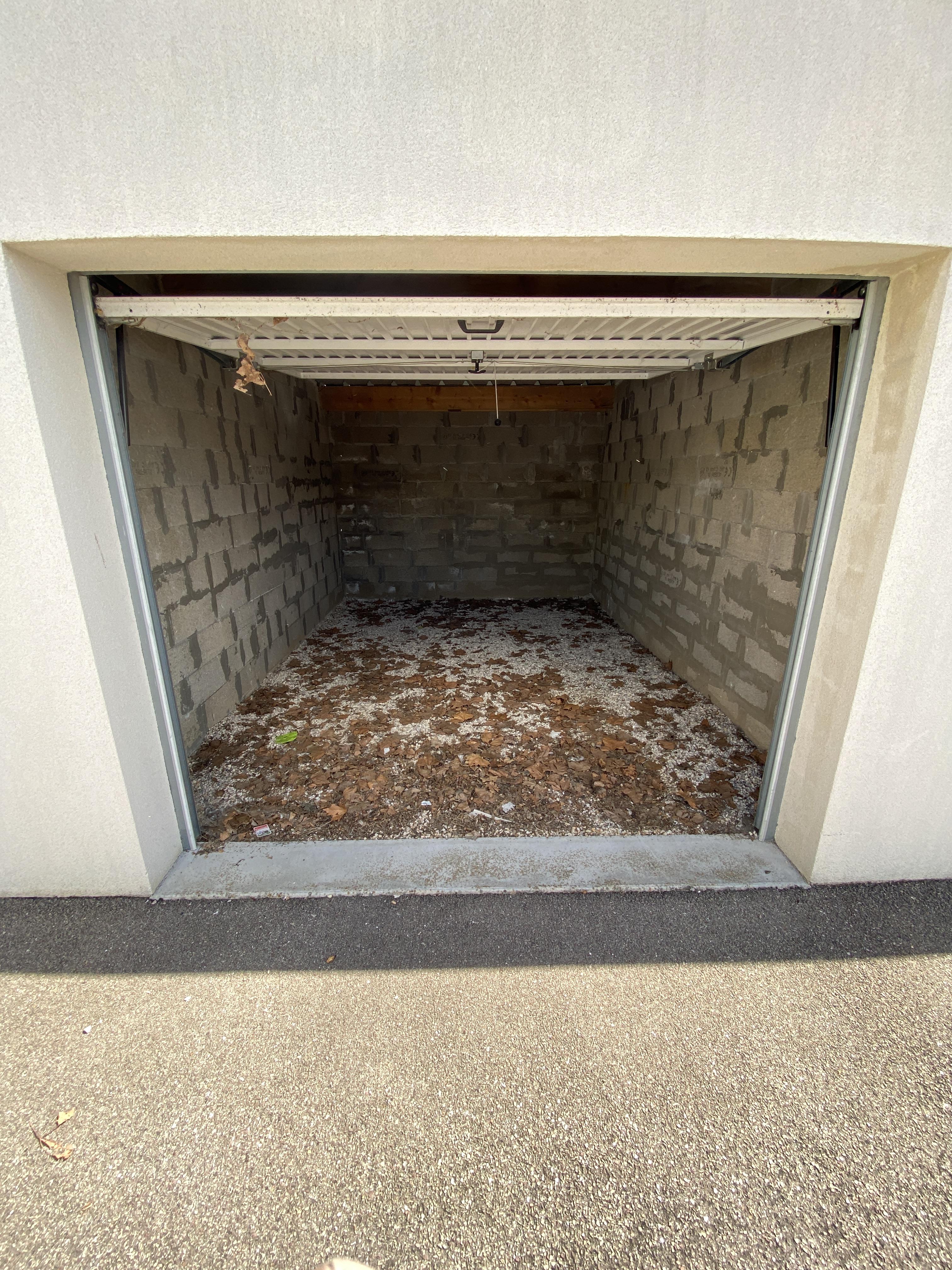 Box stockage ou parking : 14m2 Rouen