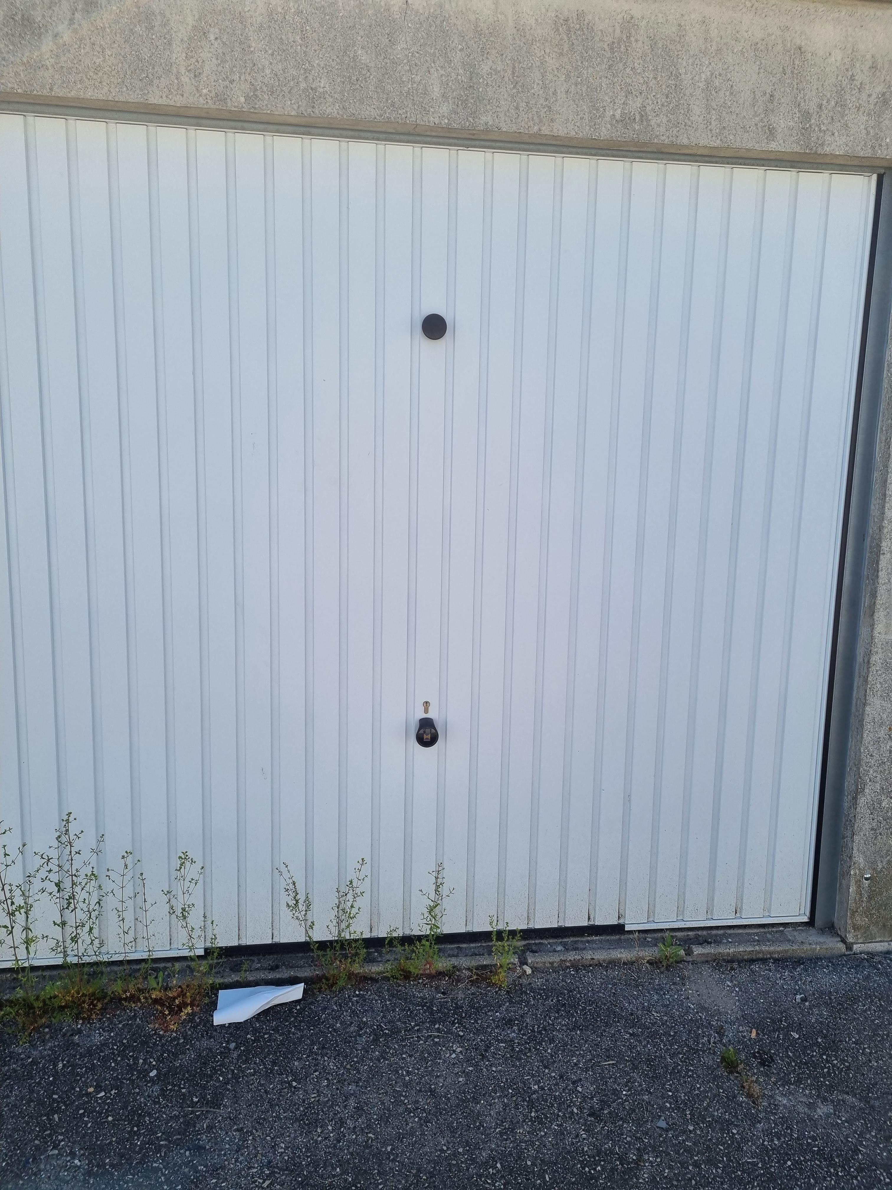 Garage / Stationnement privé / Le Trait