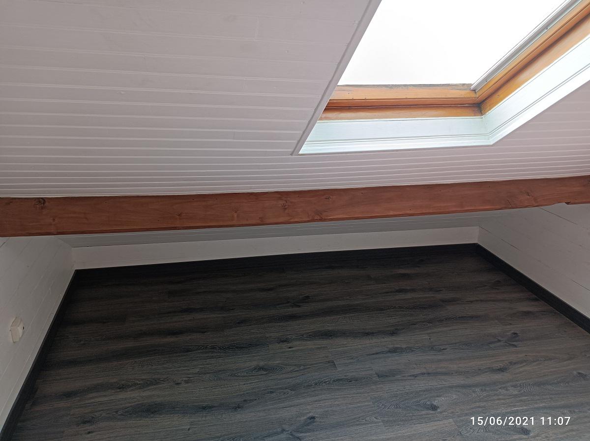 Debarras a louer au 2eme étage d'une maison