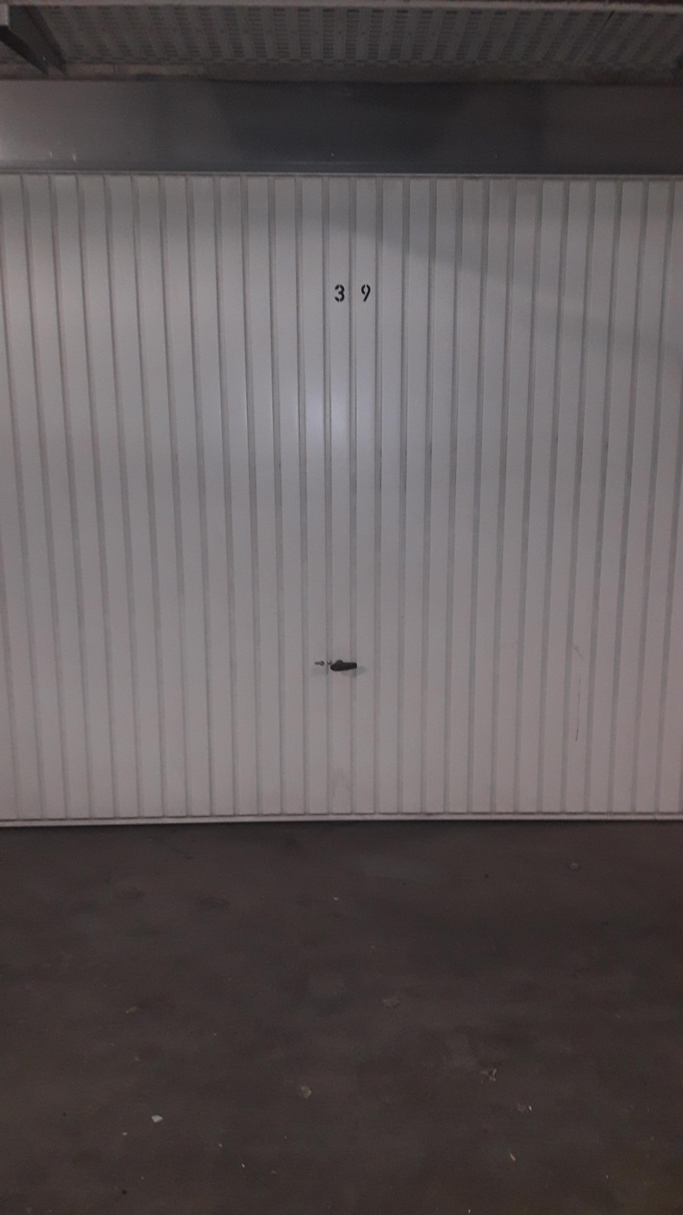 Garage fermé sous-sol Vénissieux 13m2