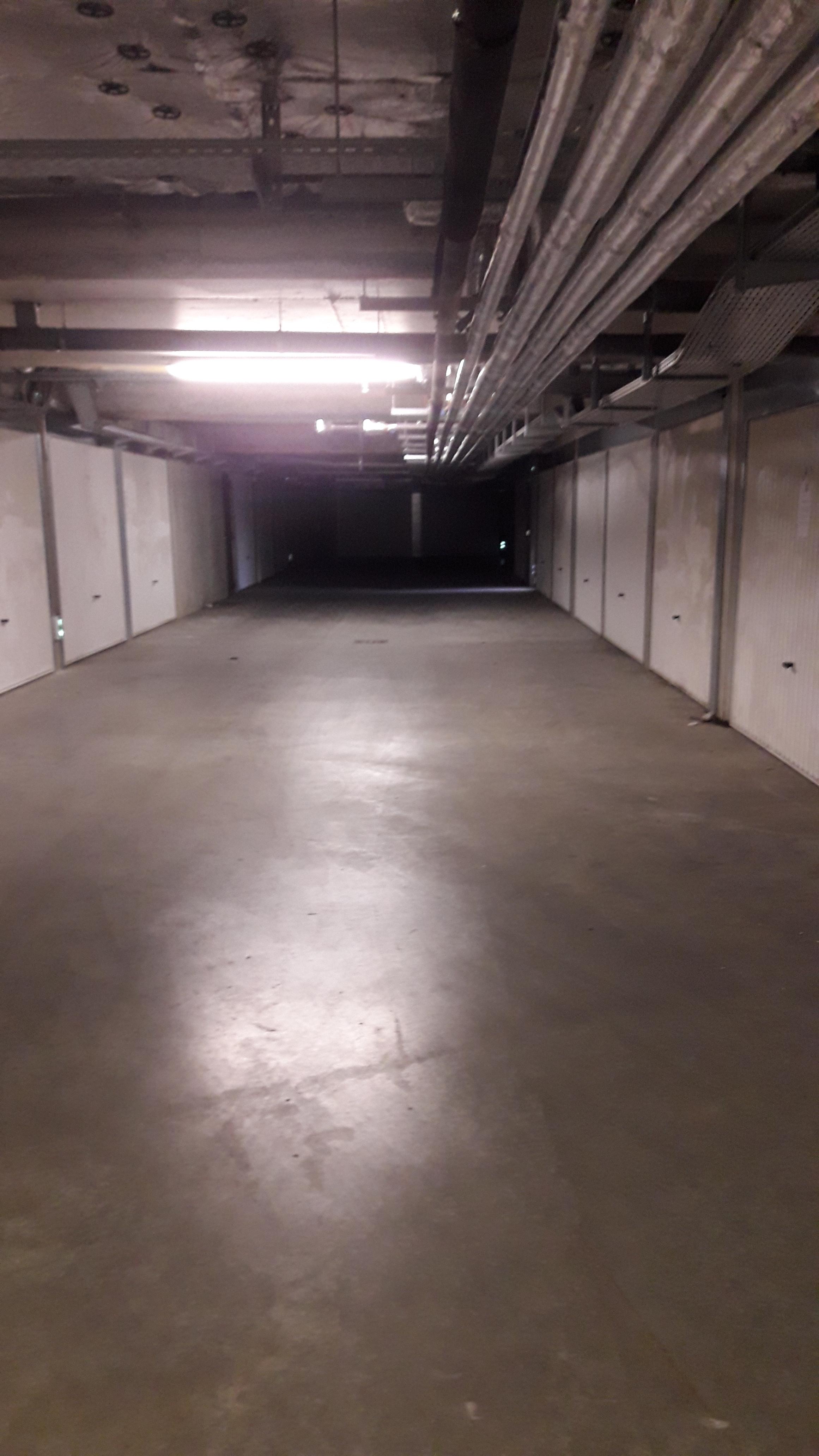 Garage fermé sous-sol Vénissieux 13m2