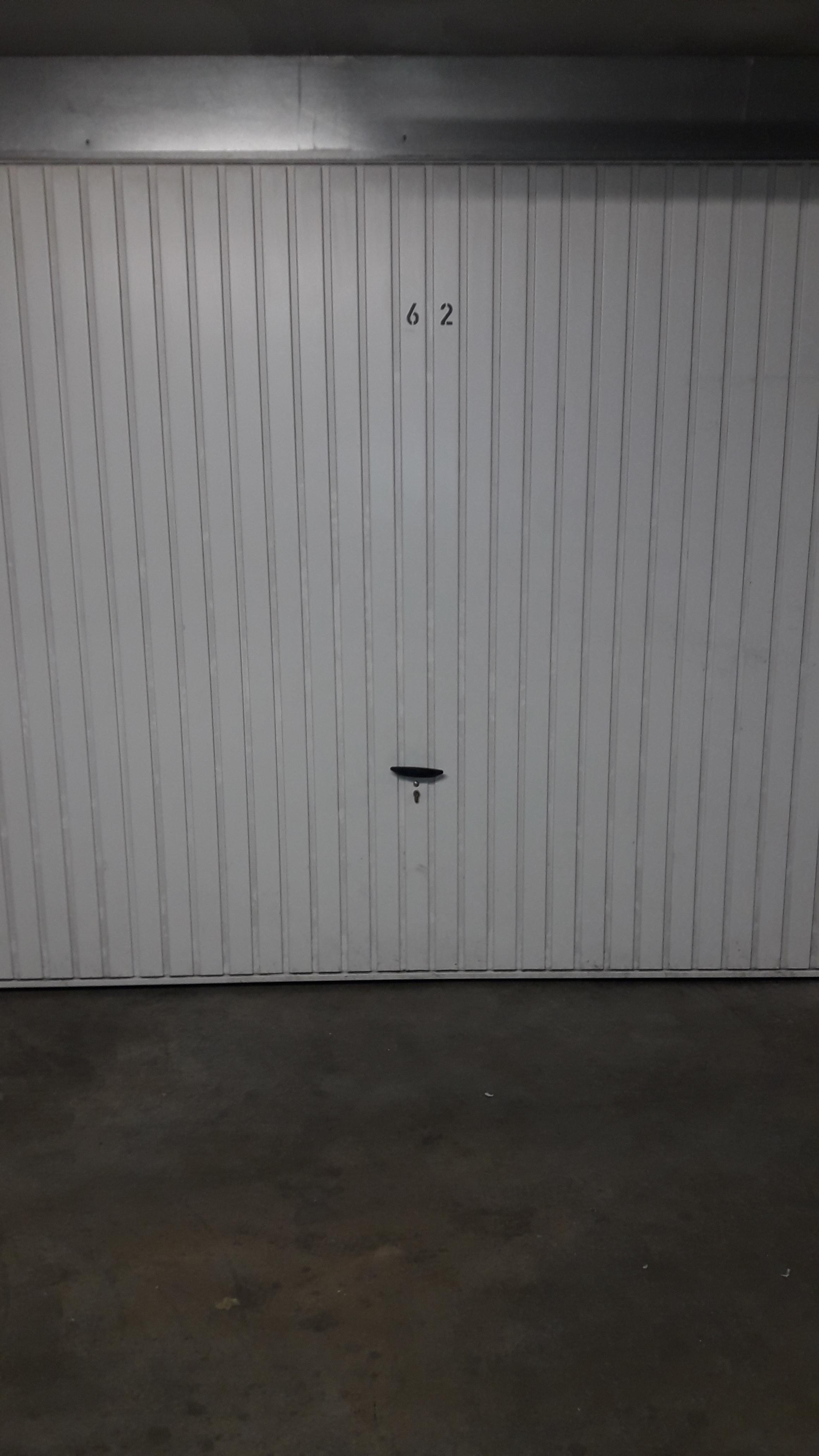 Garage fermé en sous-sol / Vénissieux
