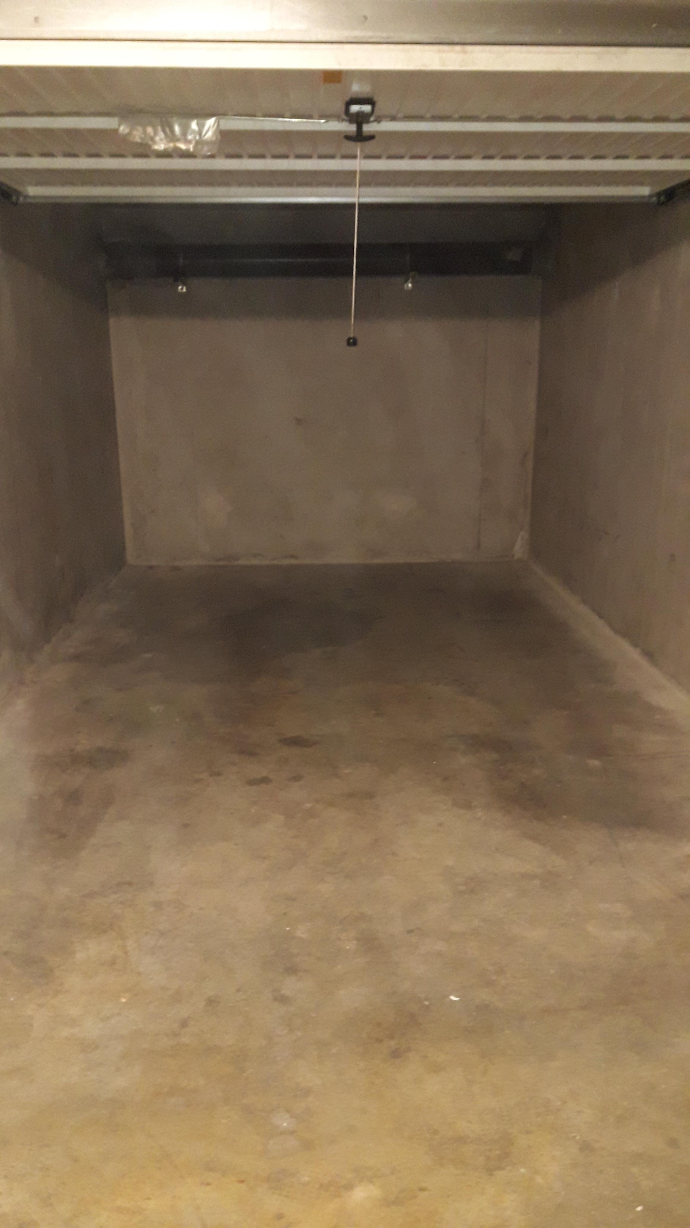 Garage fermé en sous-sol / Vénissieux