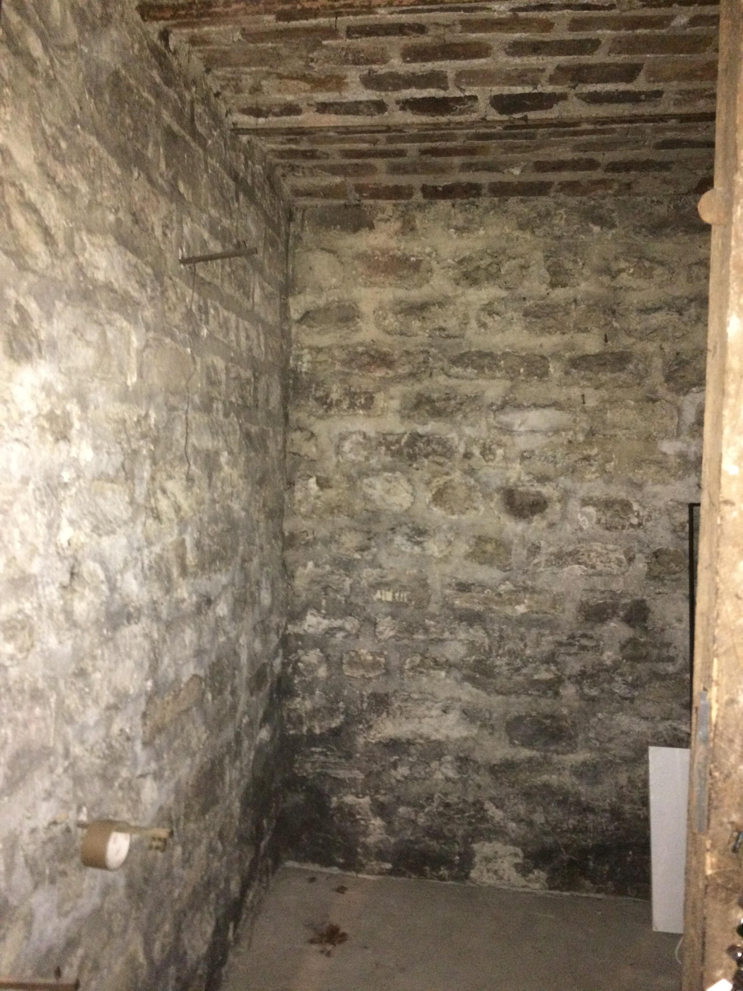 Cave propre et aérée 4m², Paris 7ème, rue