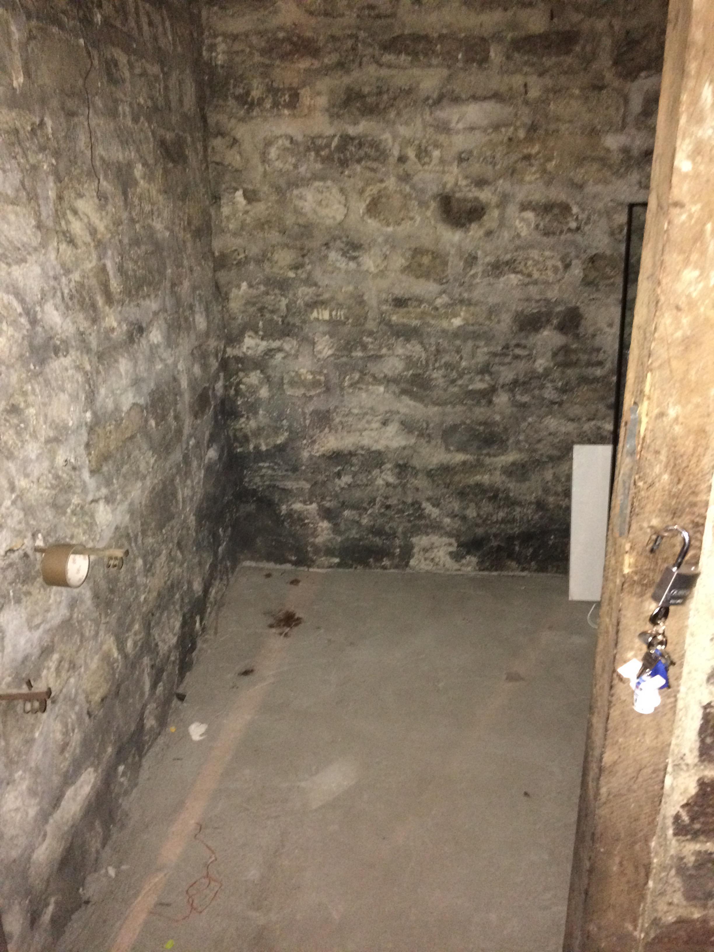 Cave propre et aérée 4m², Paris 7ème, rue