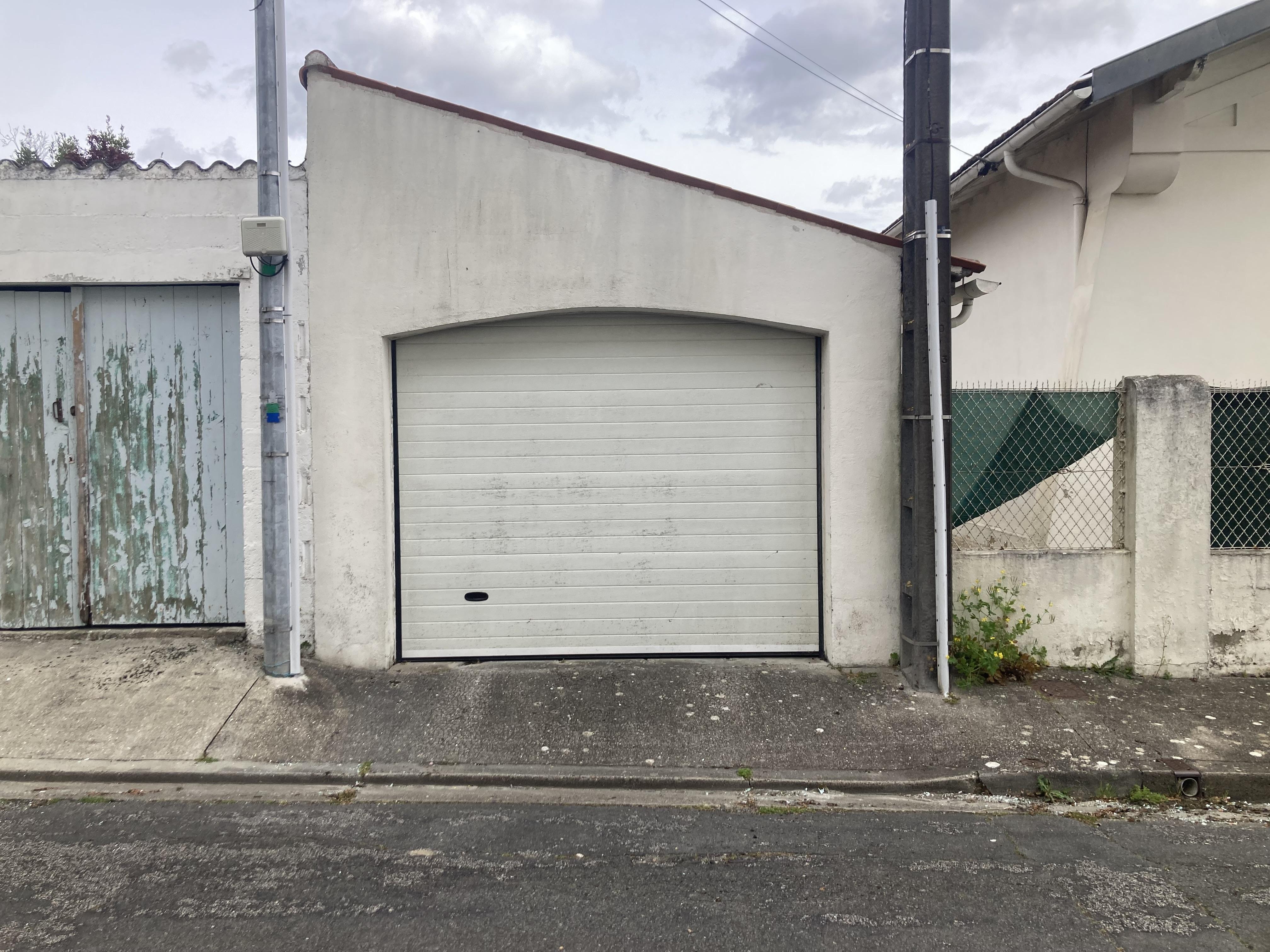 Espace de stockage dans garage maison privée