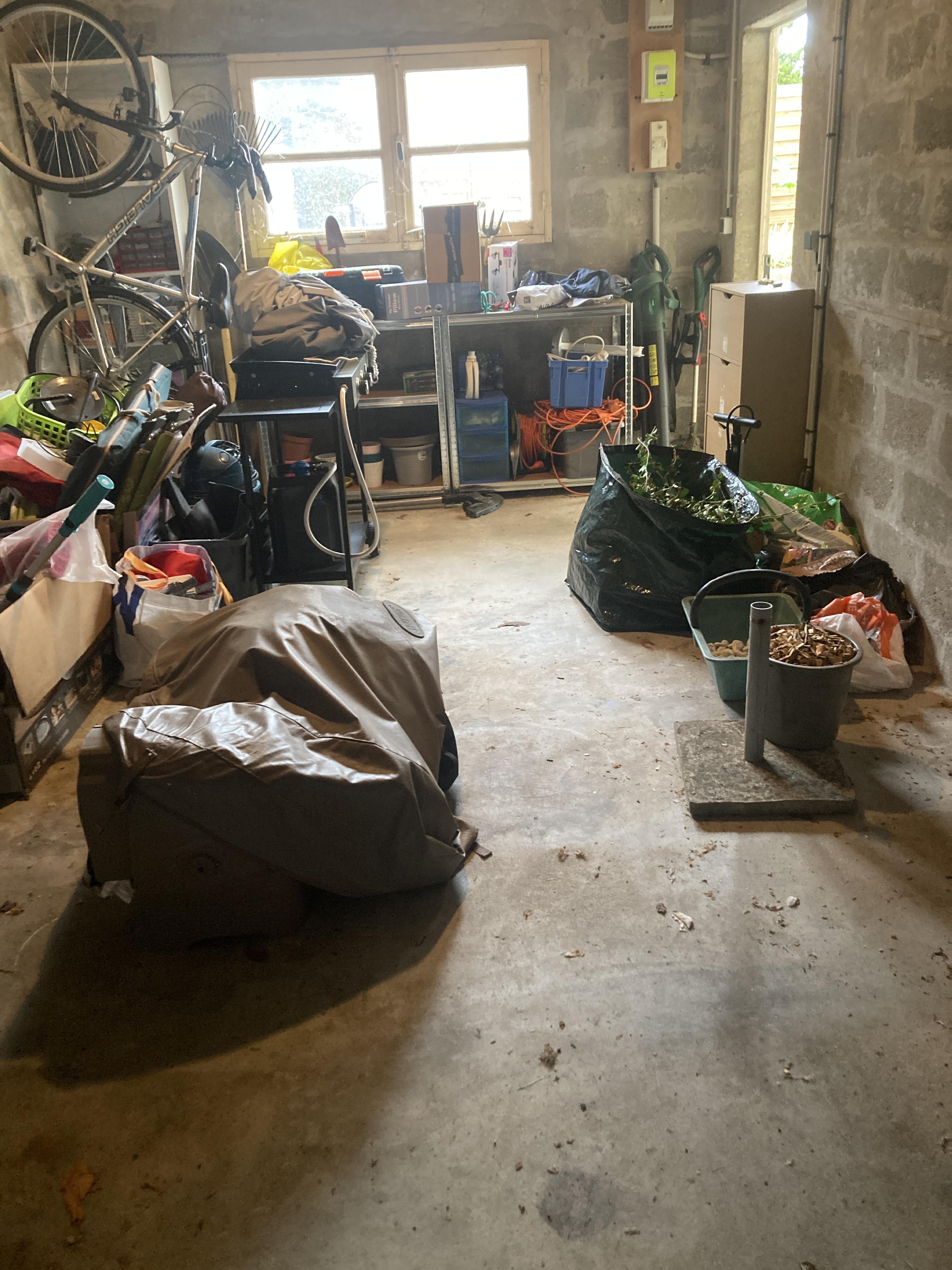 Espace de stockage dans garage maison privée