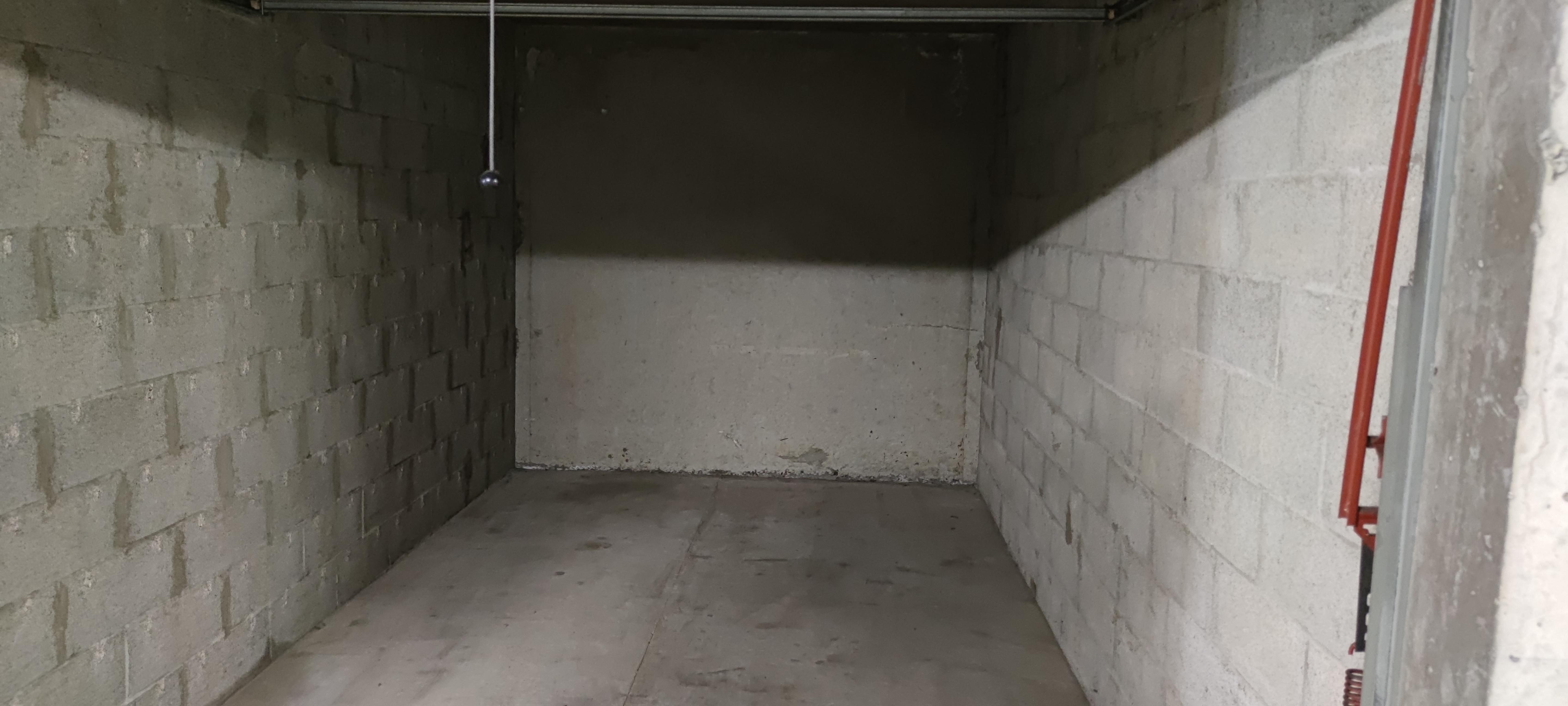 Garage en sous-sol sécurisé à Valence