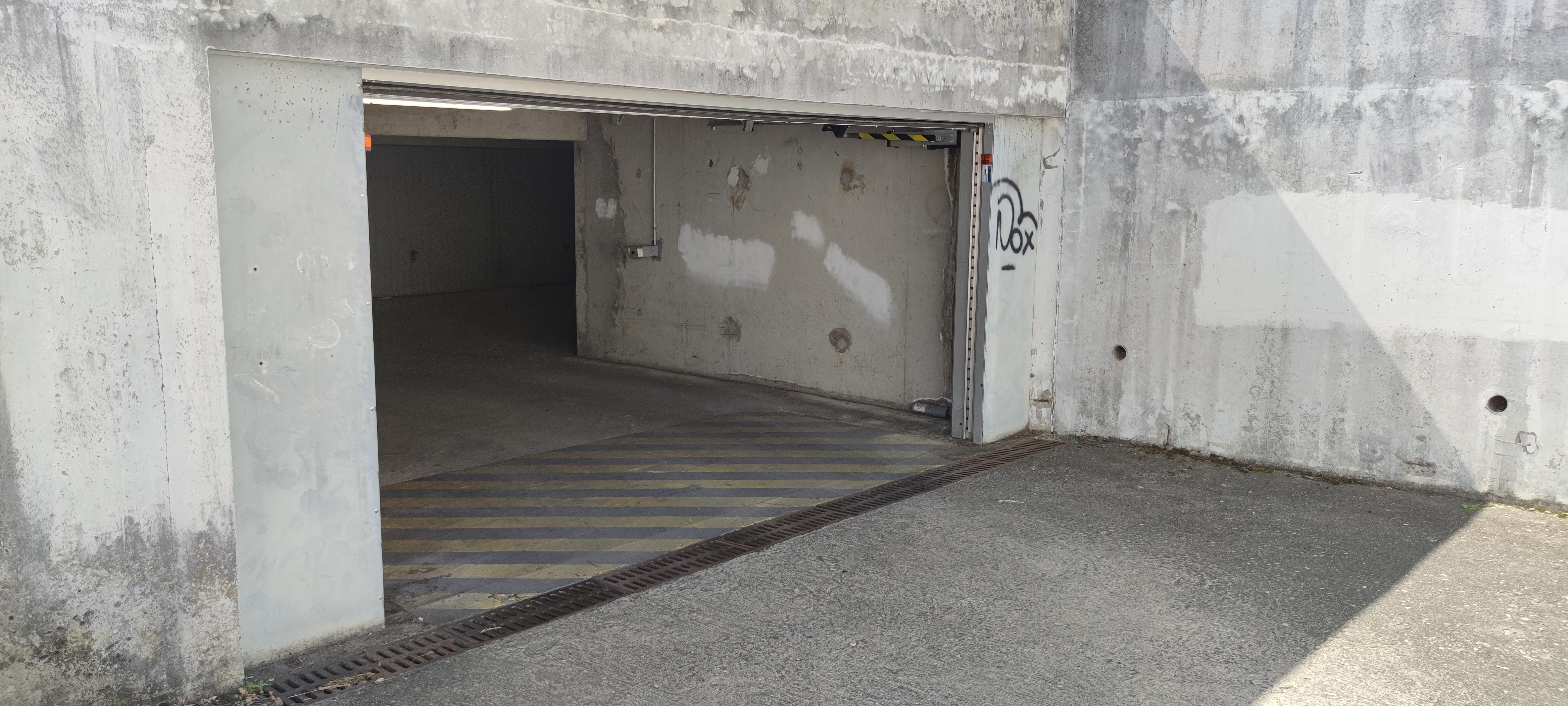 Garage en sous-sol sécurisé à Valence