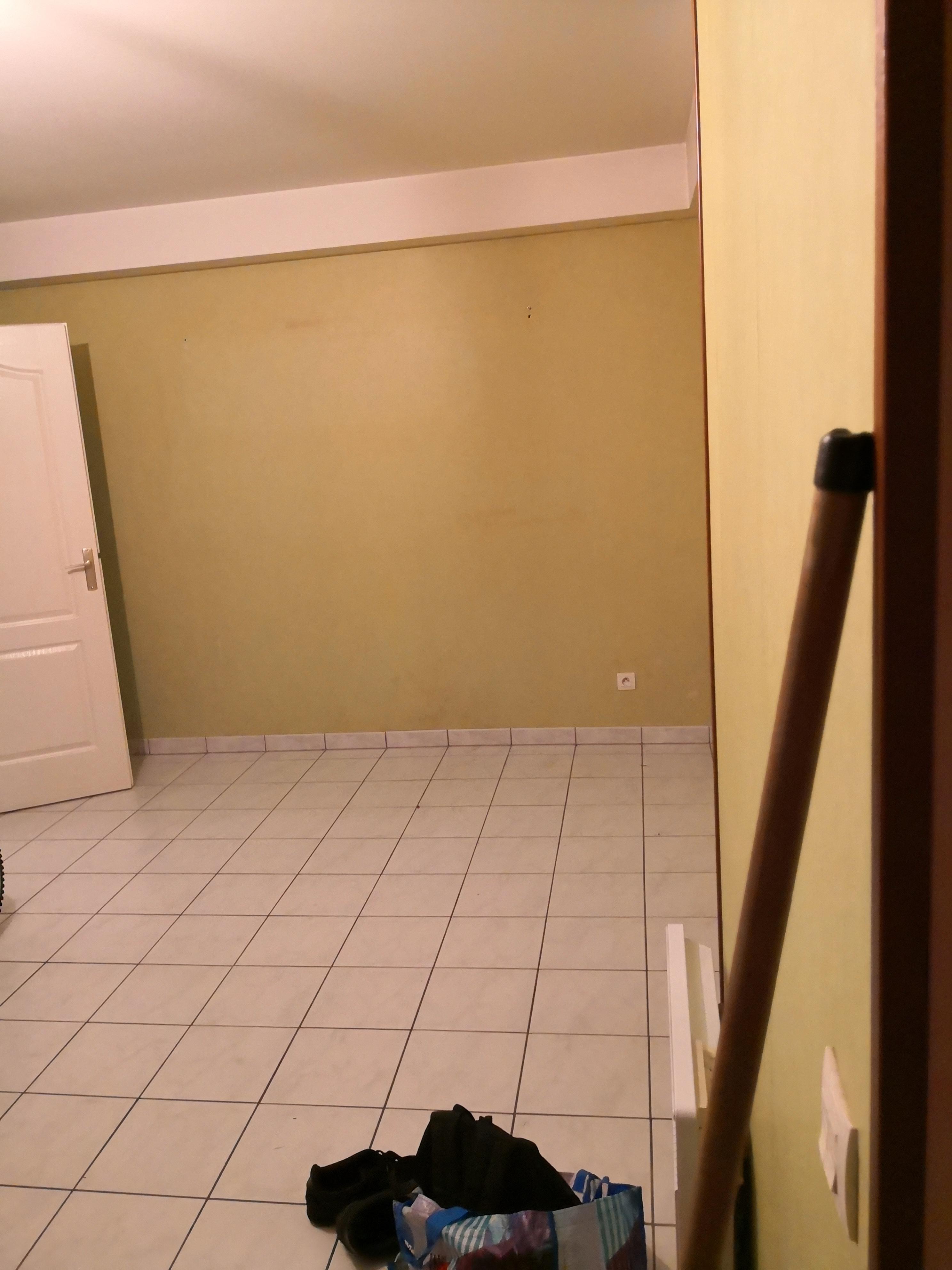 Pièce de 20m2 proche gare de Combs-la-ville