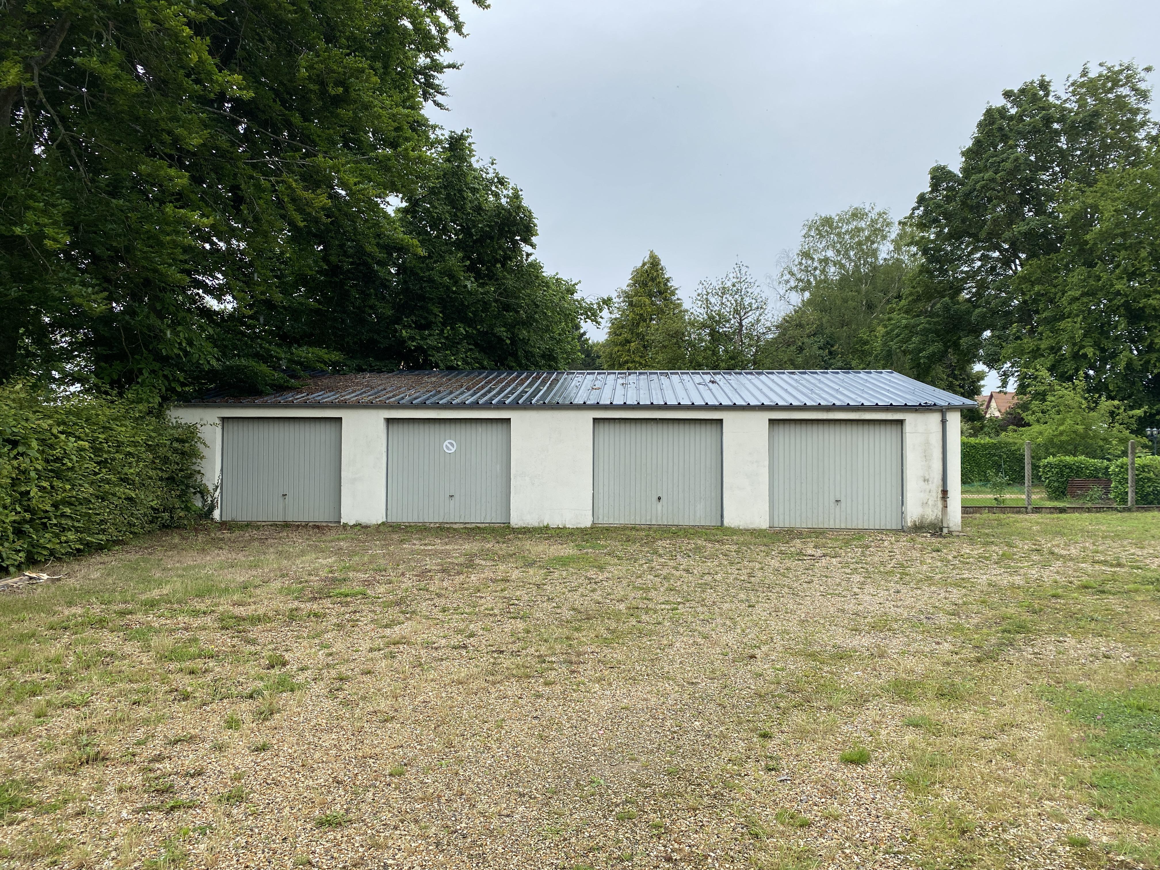 Grand box RDC La Londe : 18m2