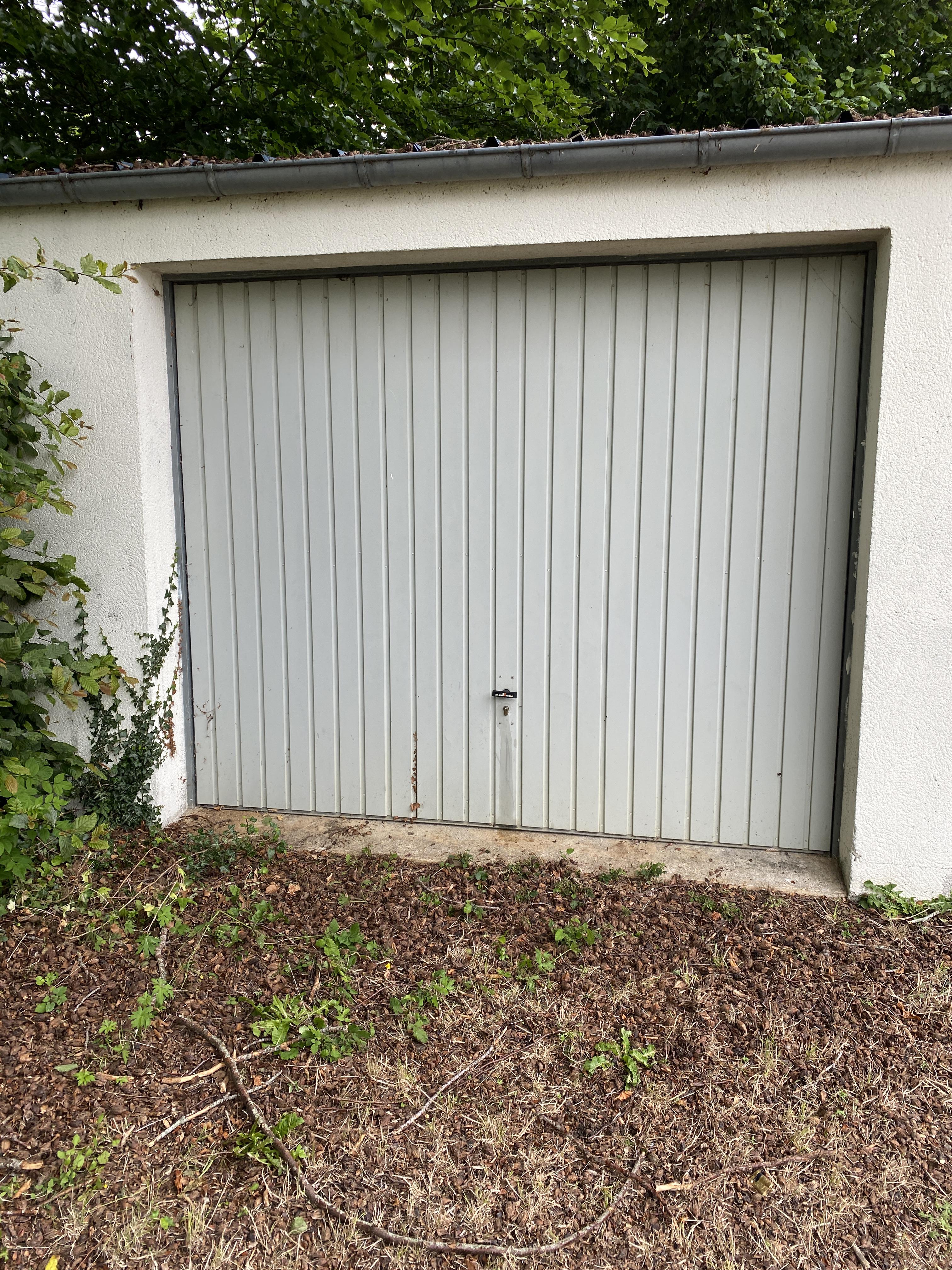 Grand box RDC La Londe : 18m2