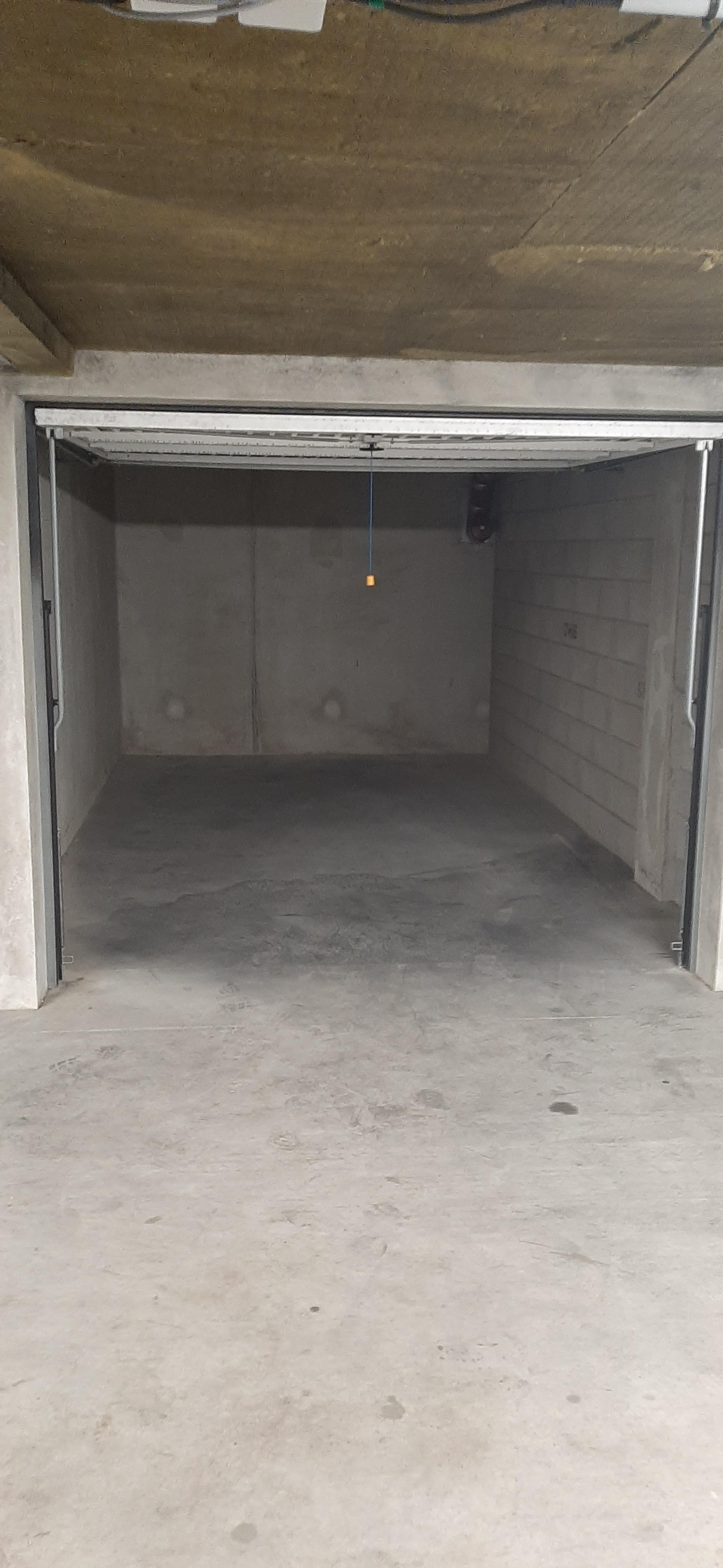Garage fermé / sous-sol / Strasbourg