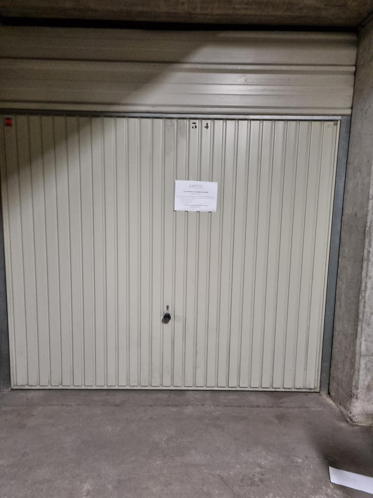 Location garage Lillebonne 13m2 parking