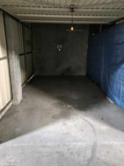 Box fermé à louer / Parking