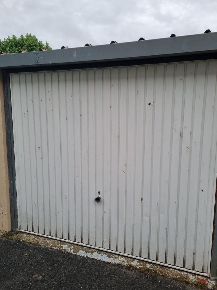 Location garde meuble ou petit parking