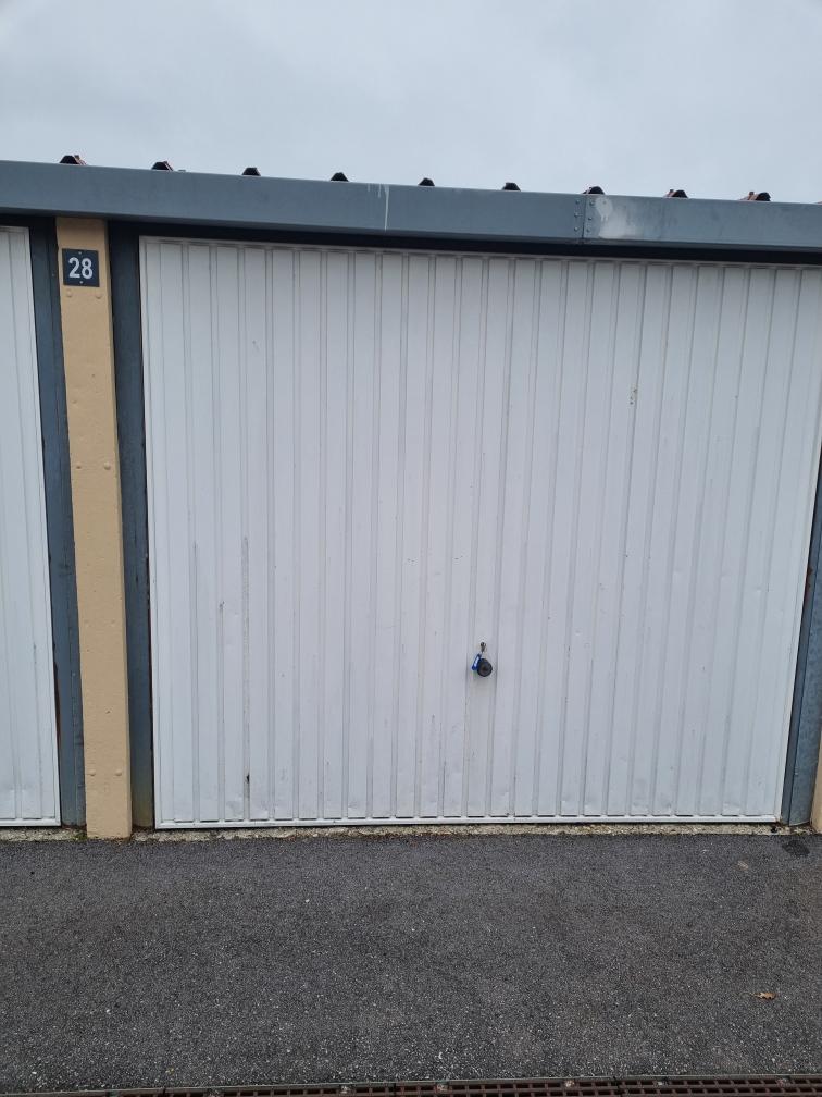 Location garage : stockage ou stationnement