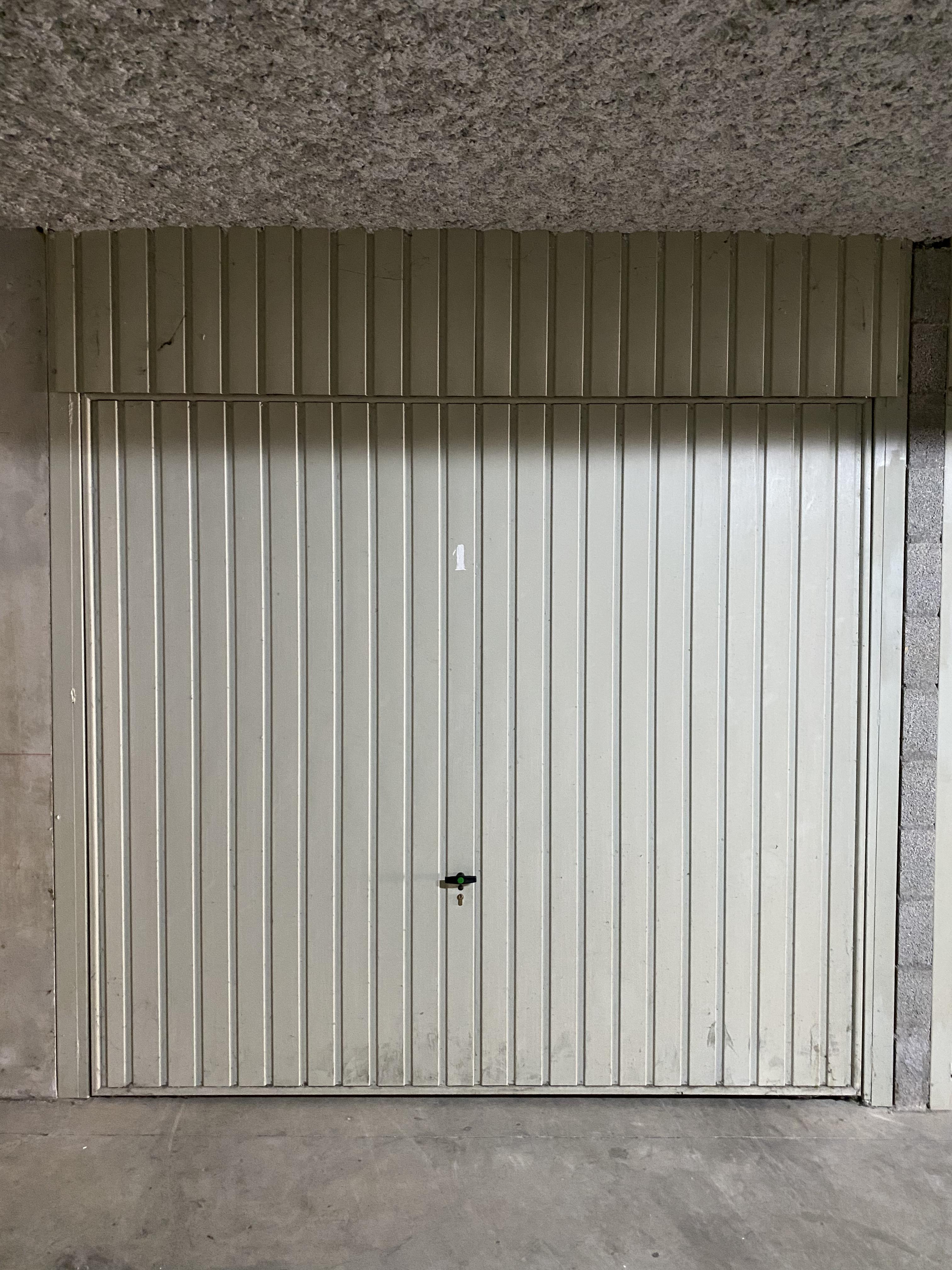 Intra - Garage/Box fermé