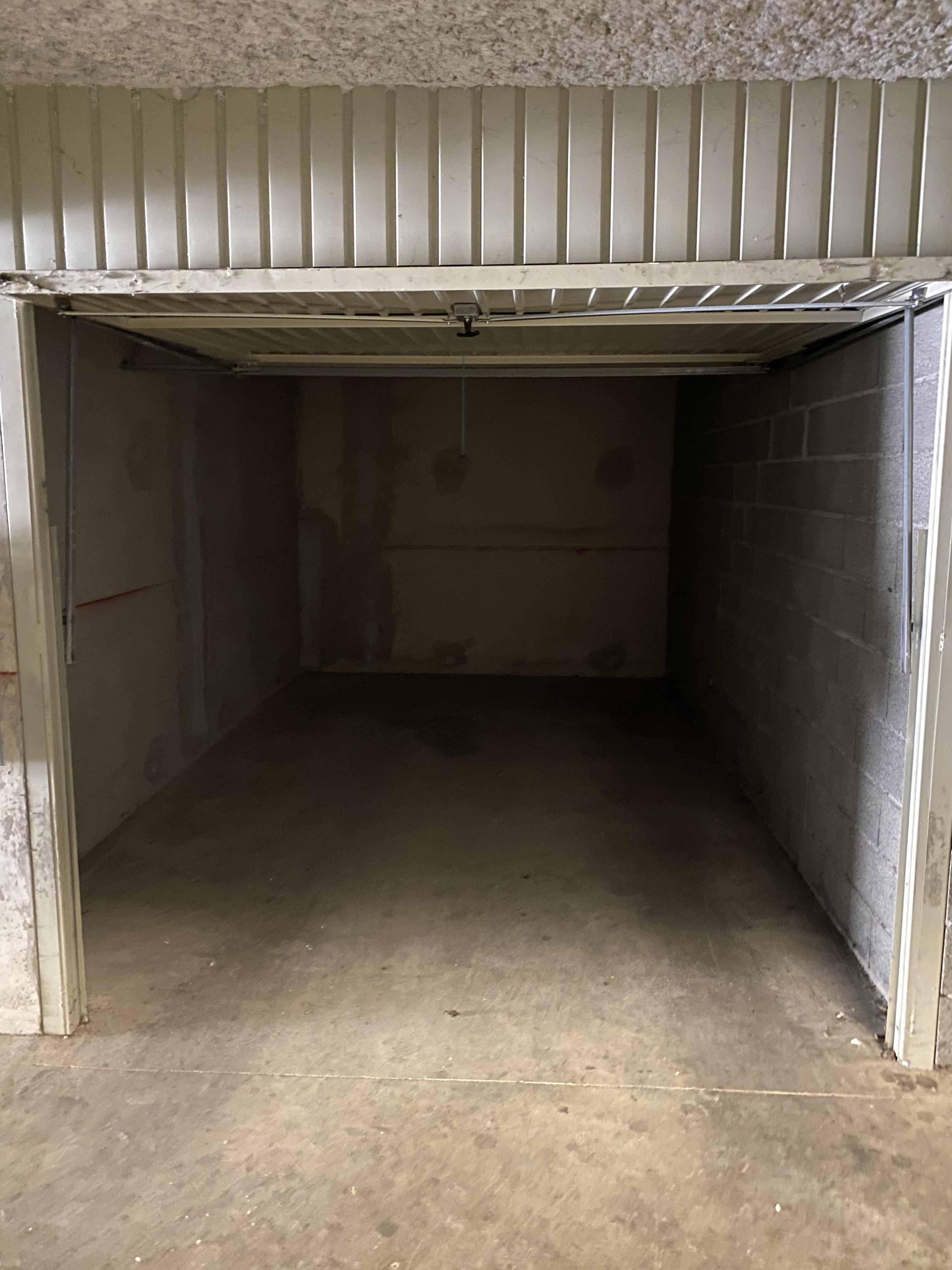 Intra - Garage/Box fermé