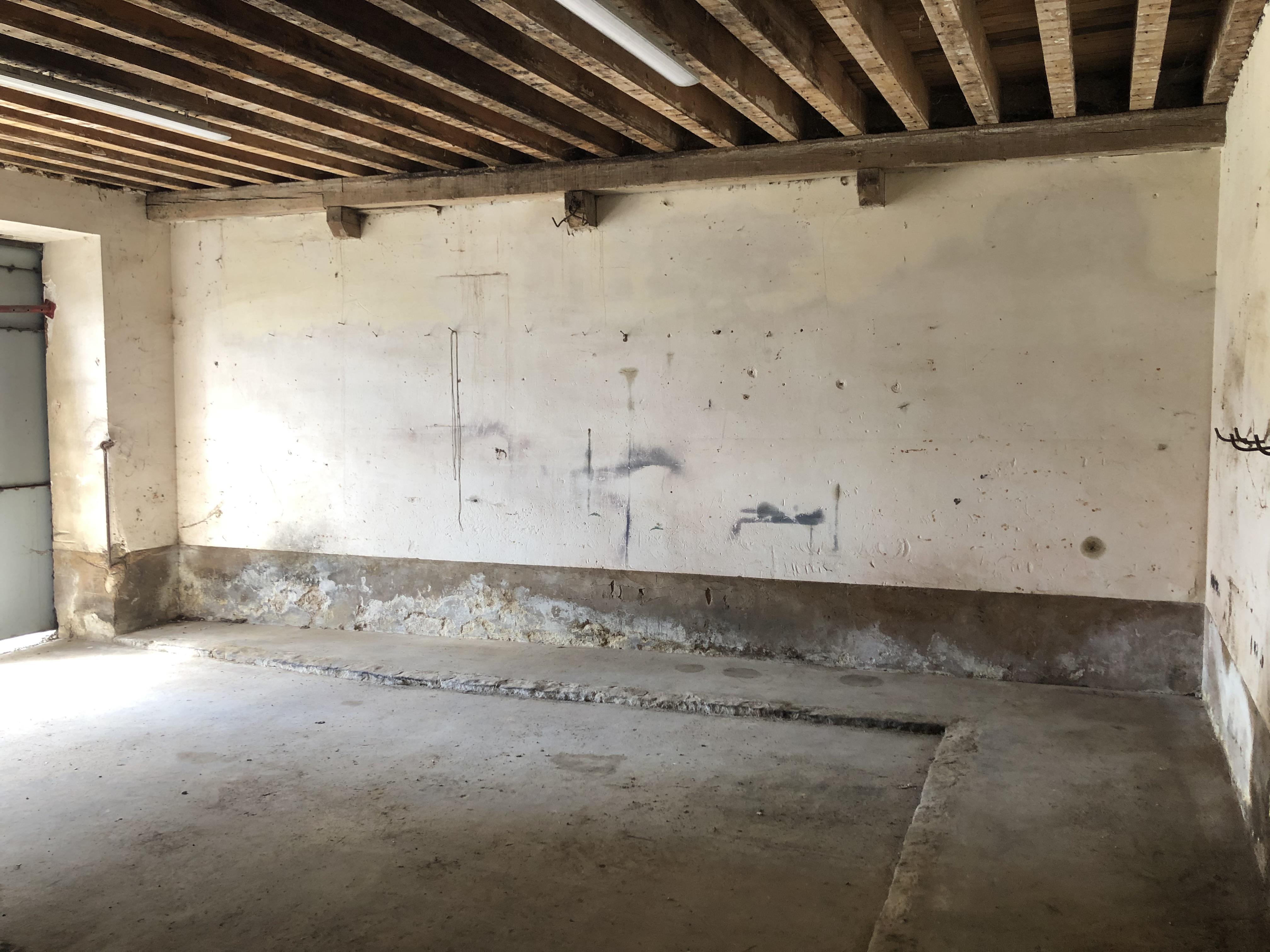 STOCKAGE 30m² - Particuliers et professionnels - Proche