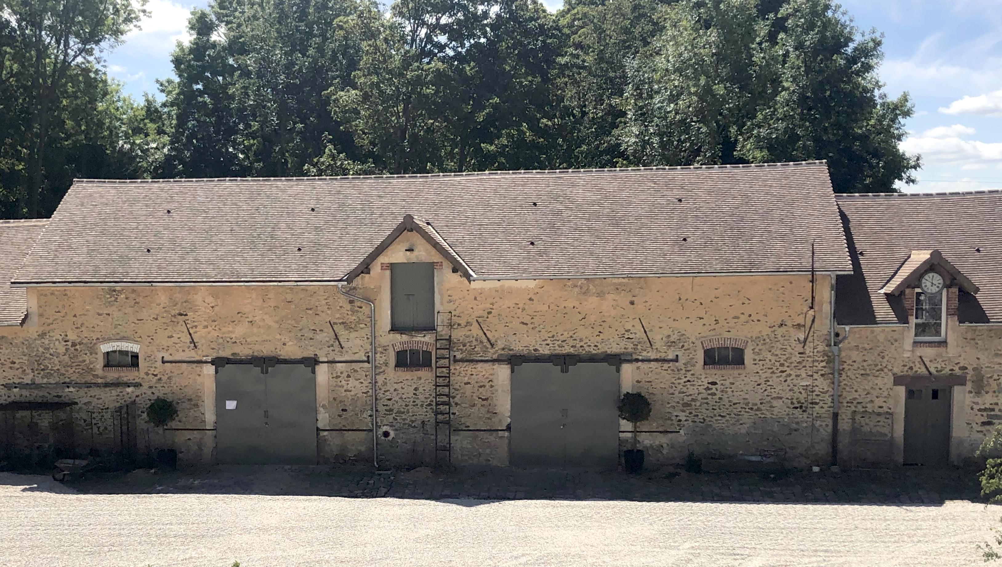 STOCKAGE 85m² - Particuliers et professionnels - Proche