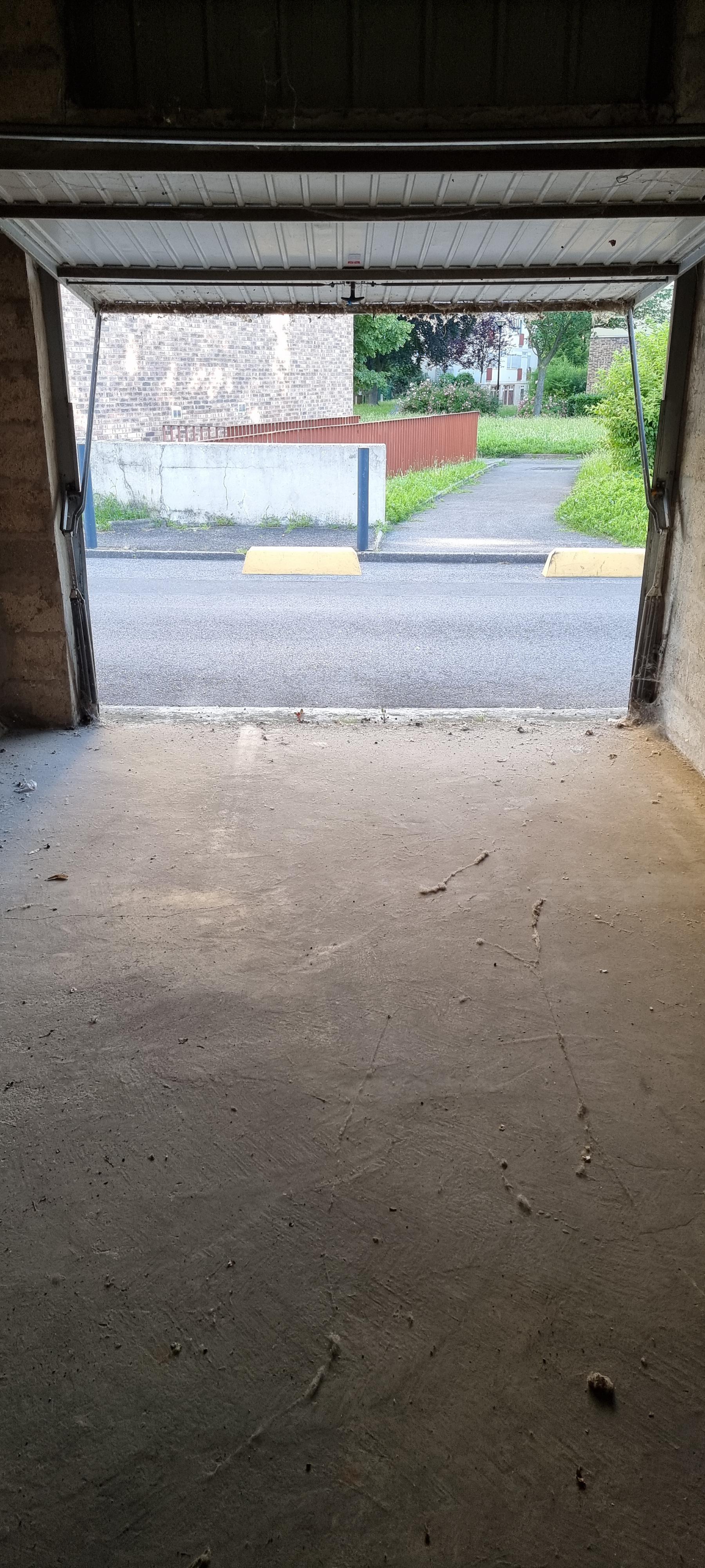Box stockage / parking fermé