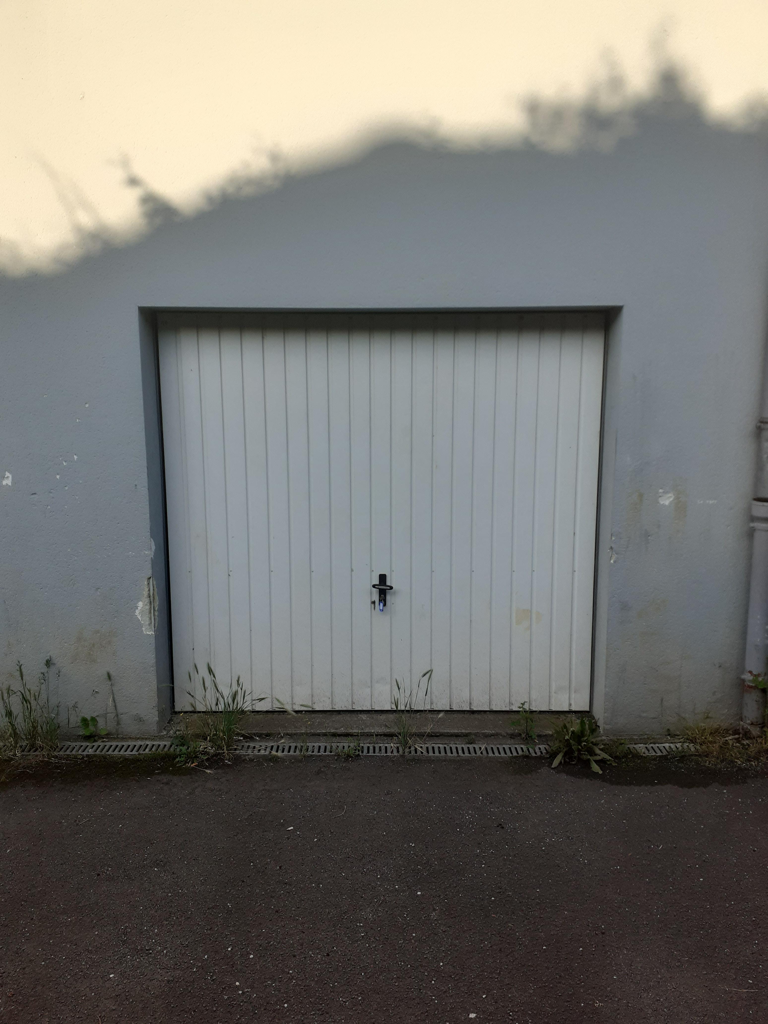 Grand box pour stockage ou parking