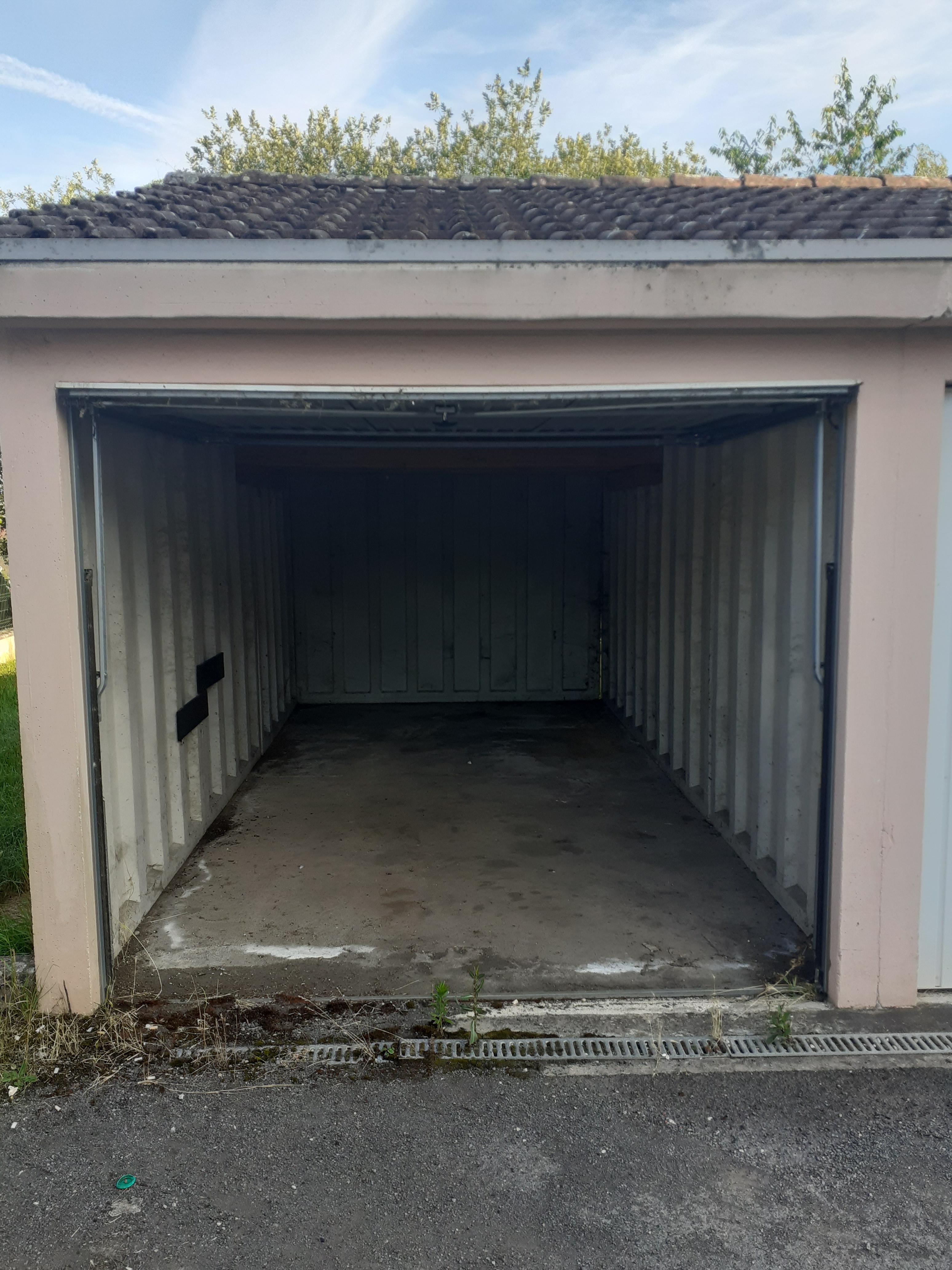 Garage / box stockage ou parking