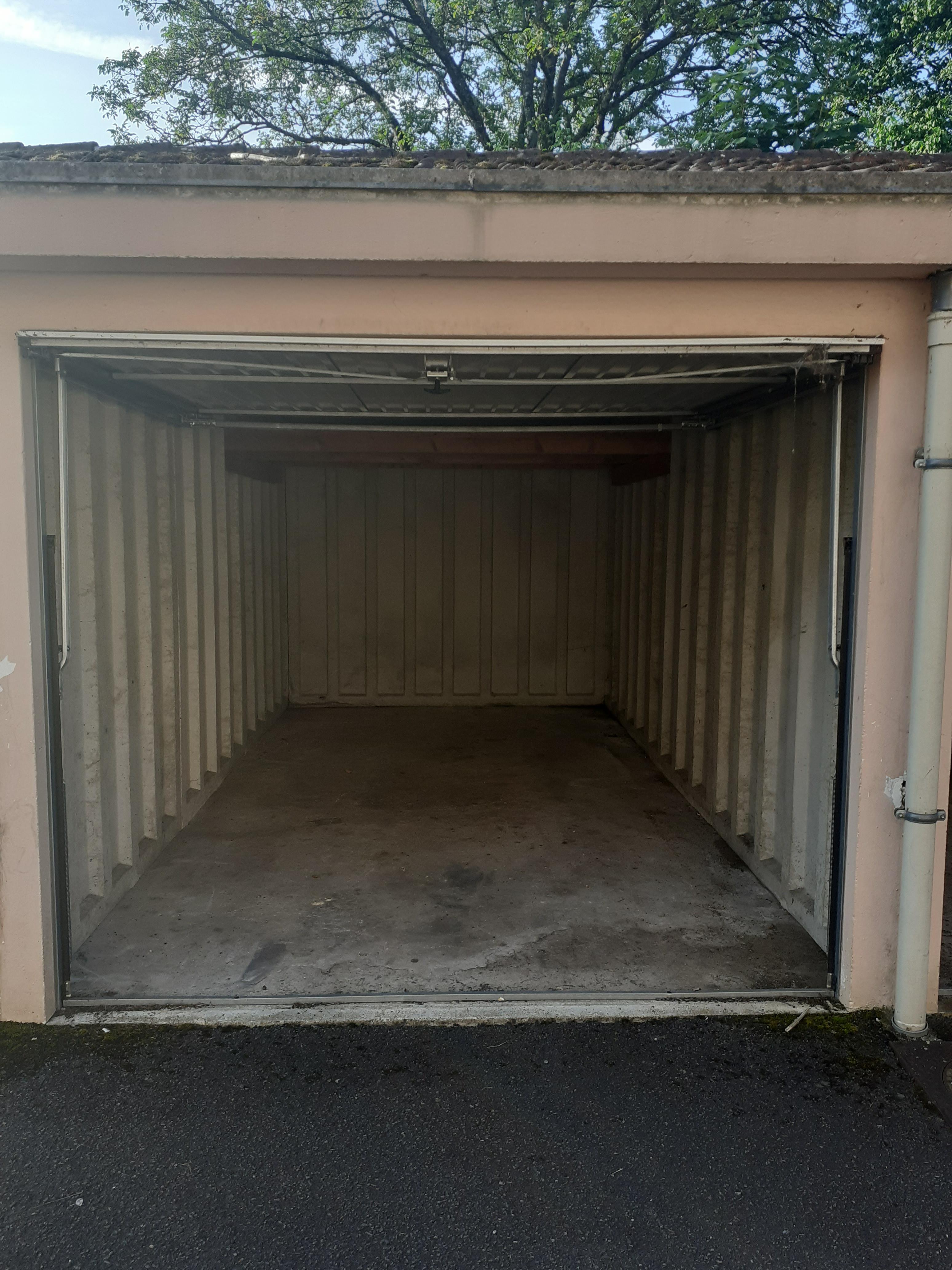 Garage fermé ou stockage