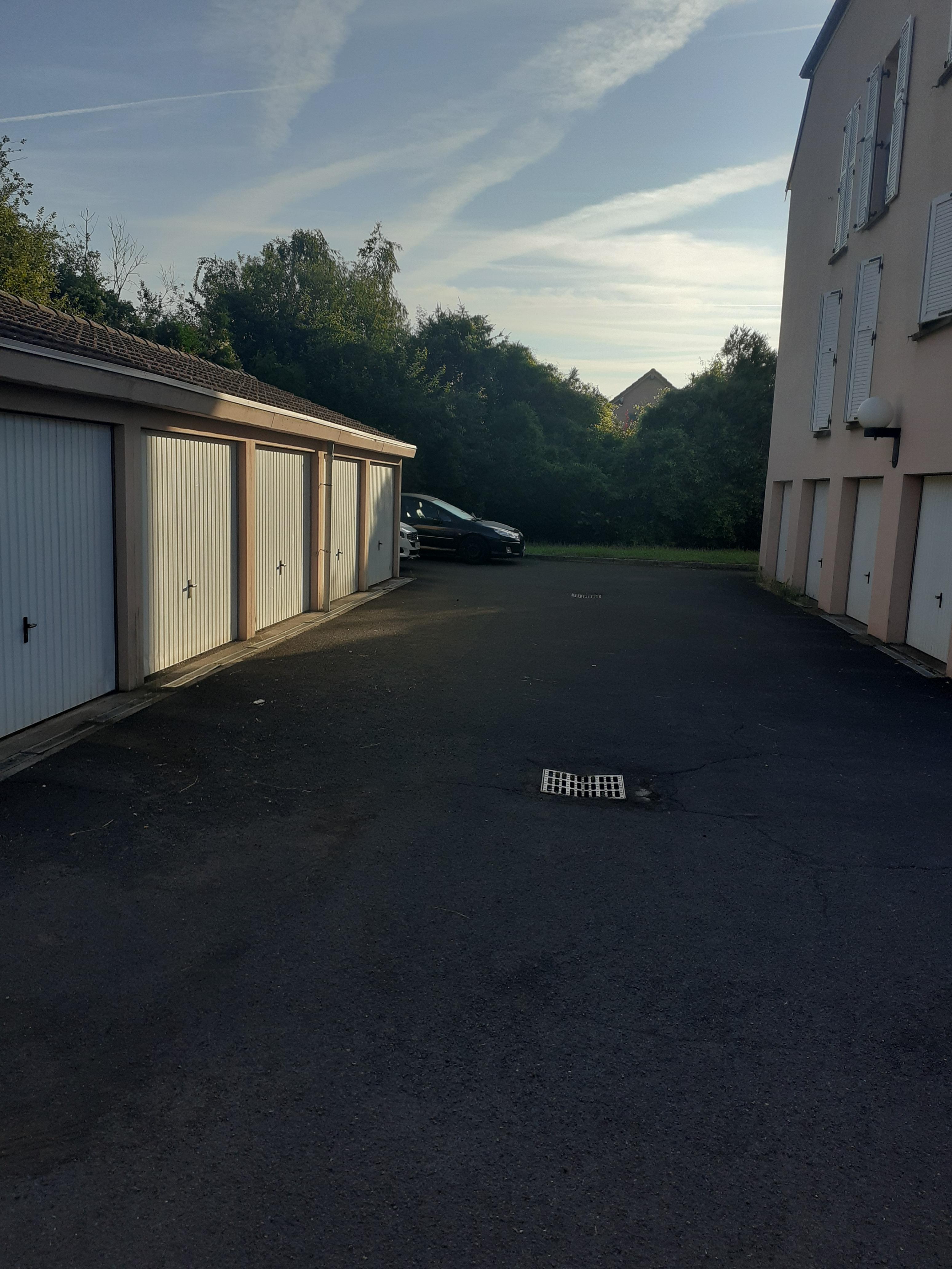 Garage fermé ou stockage