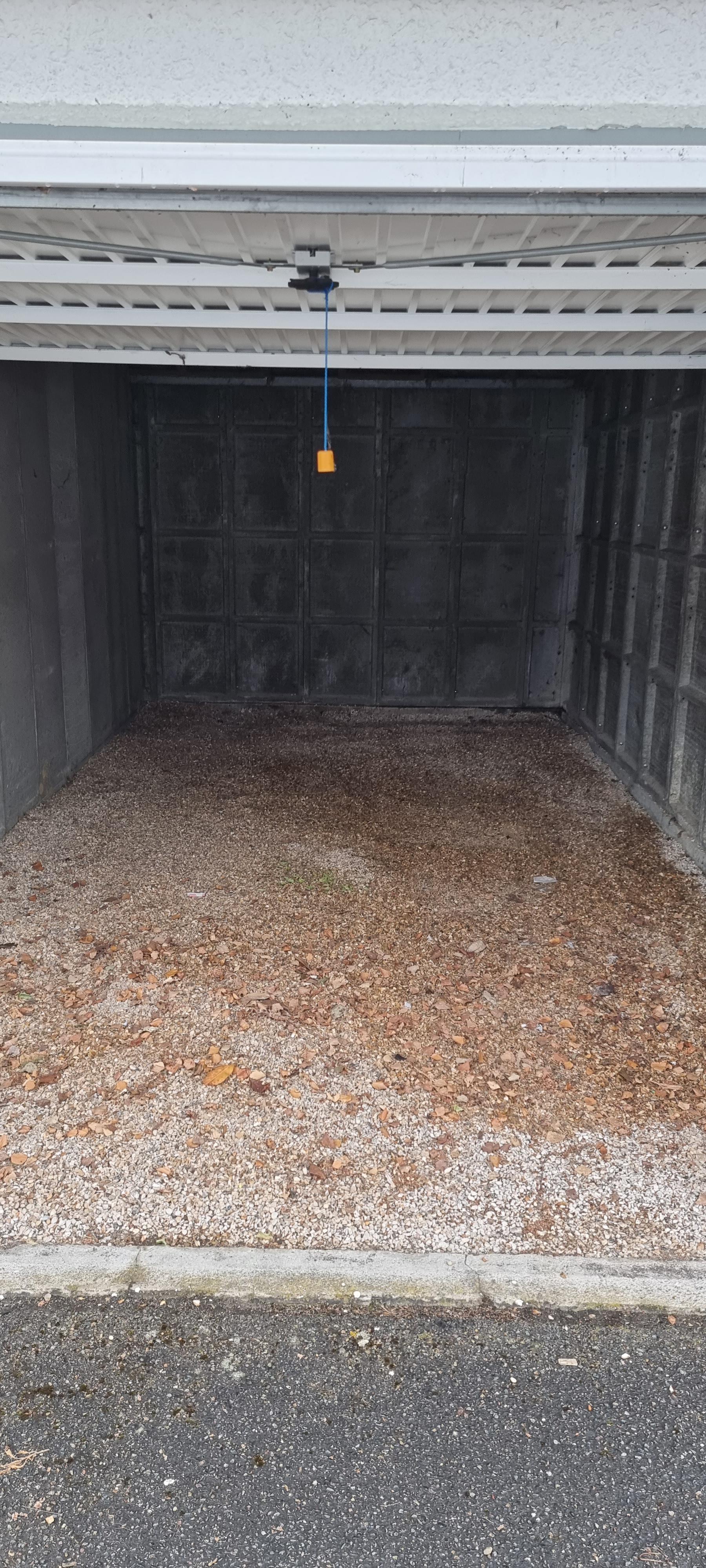 Louer box fermé : parking ou stockage 15m²