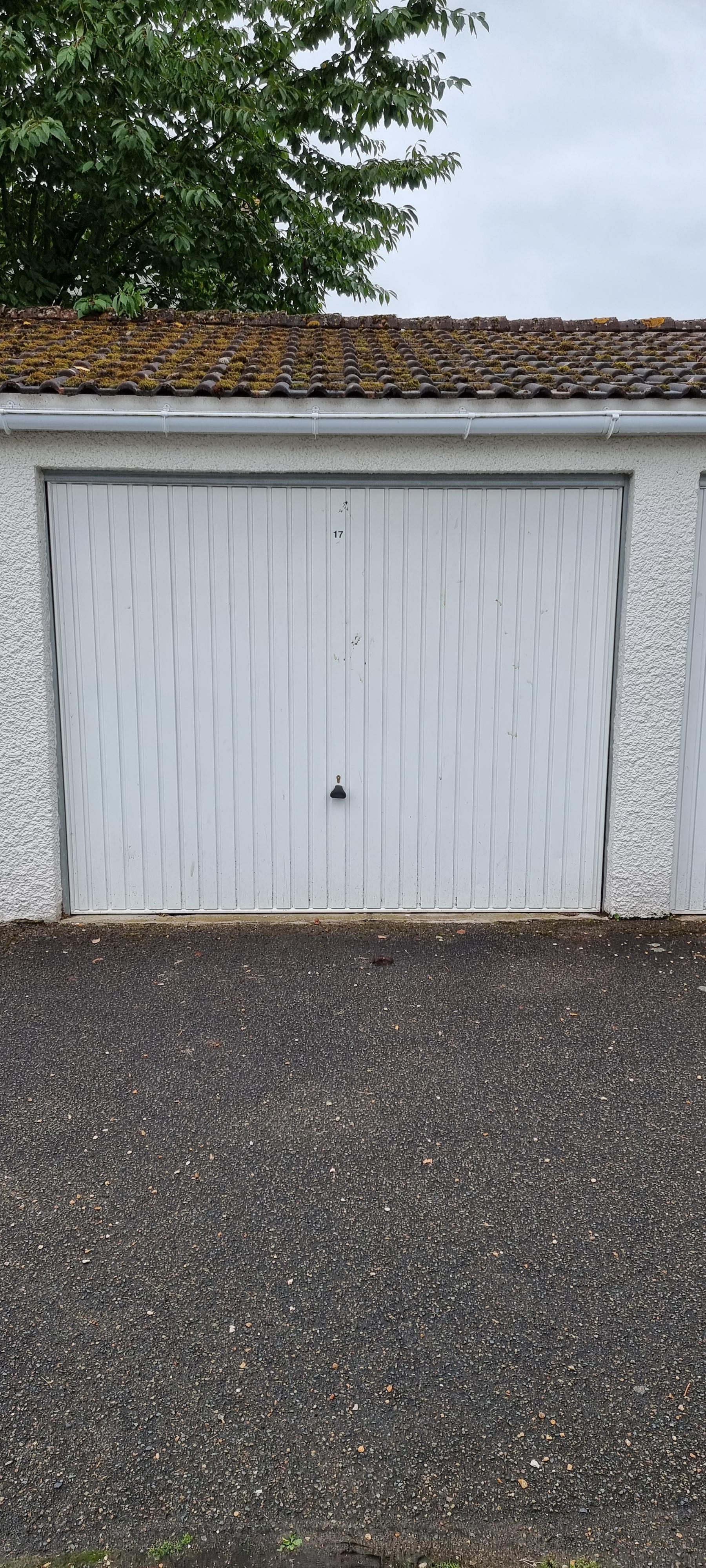 Louer garage fermé Voisins le Bretonneux