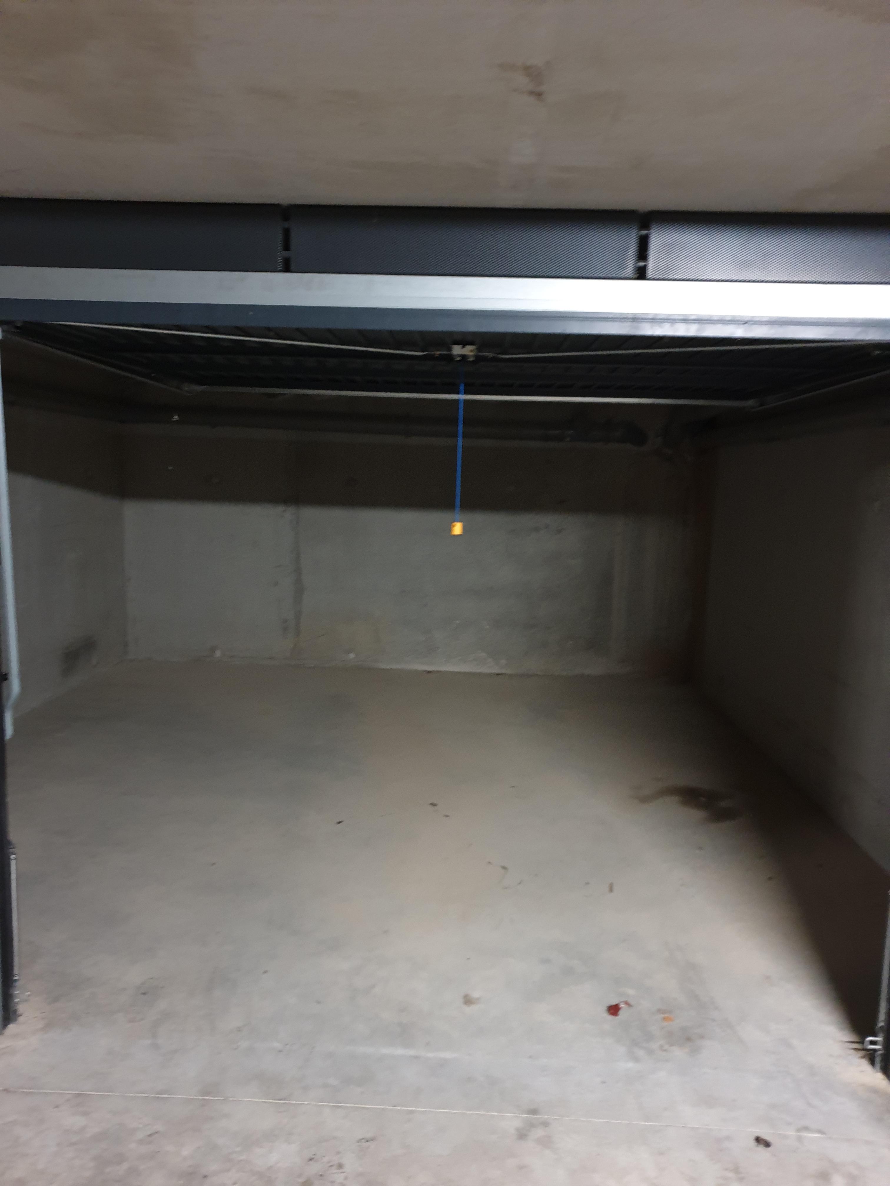 Grand garage sécurisé à louer proche Mulhouse