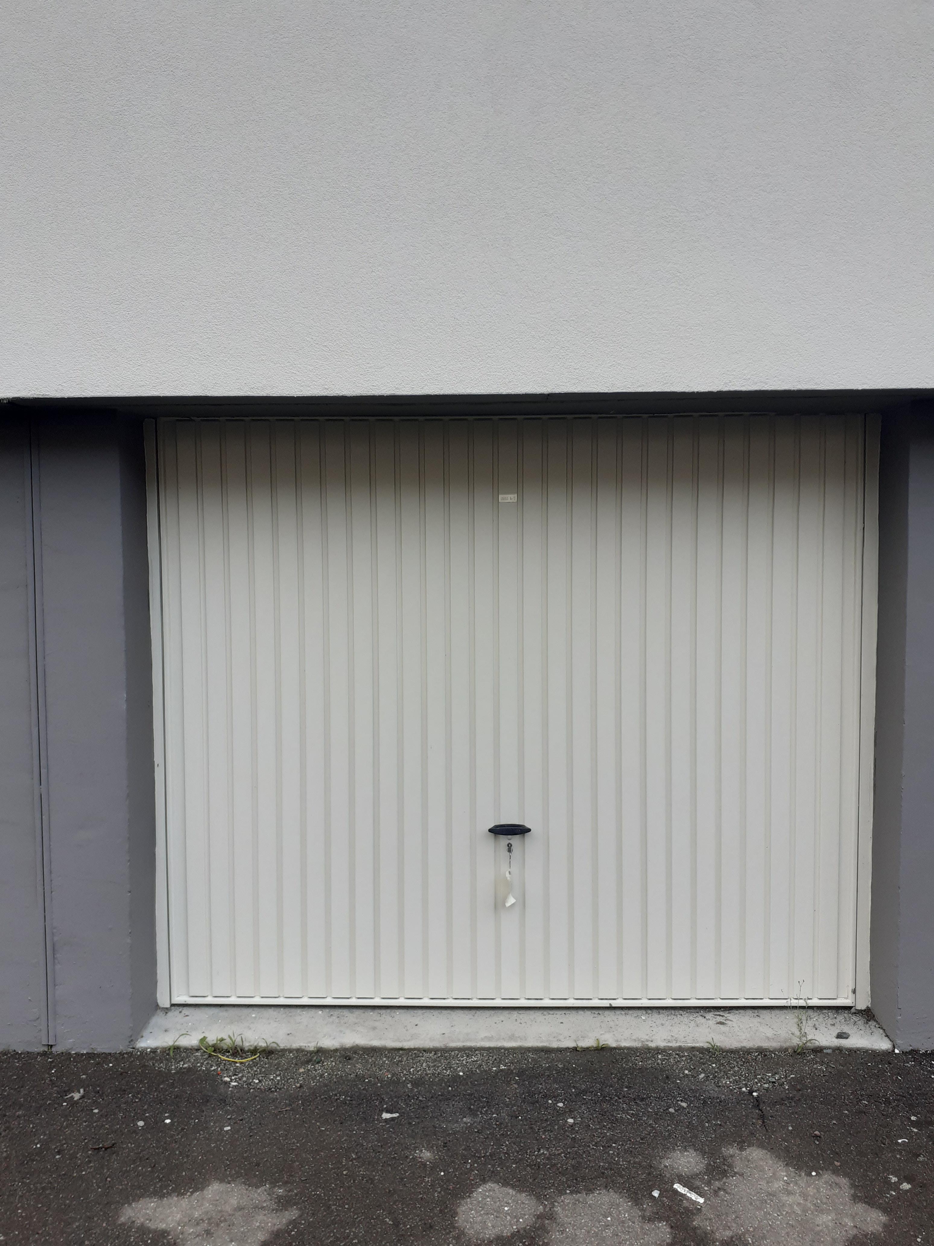 Location garage en rez-de-chaussée