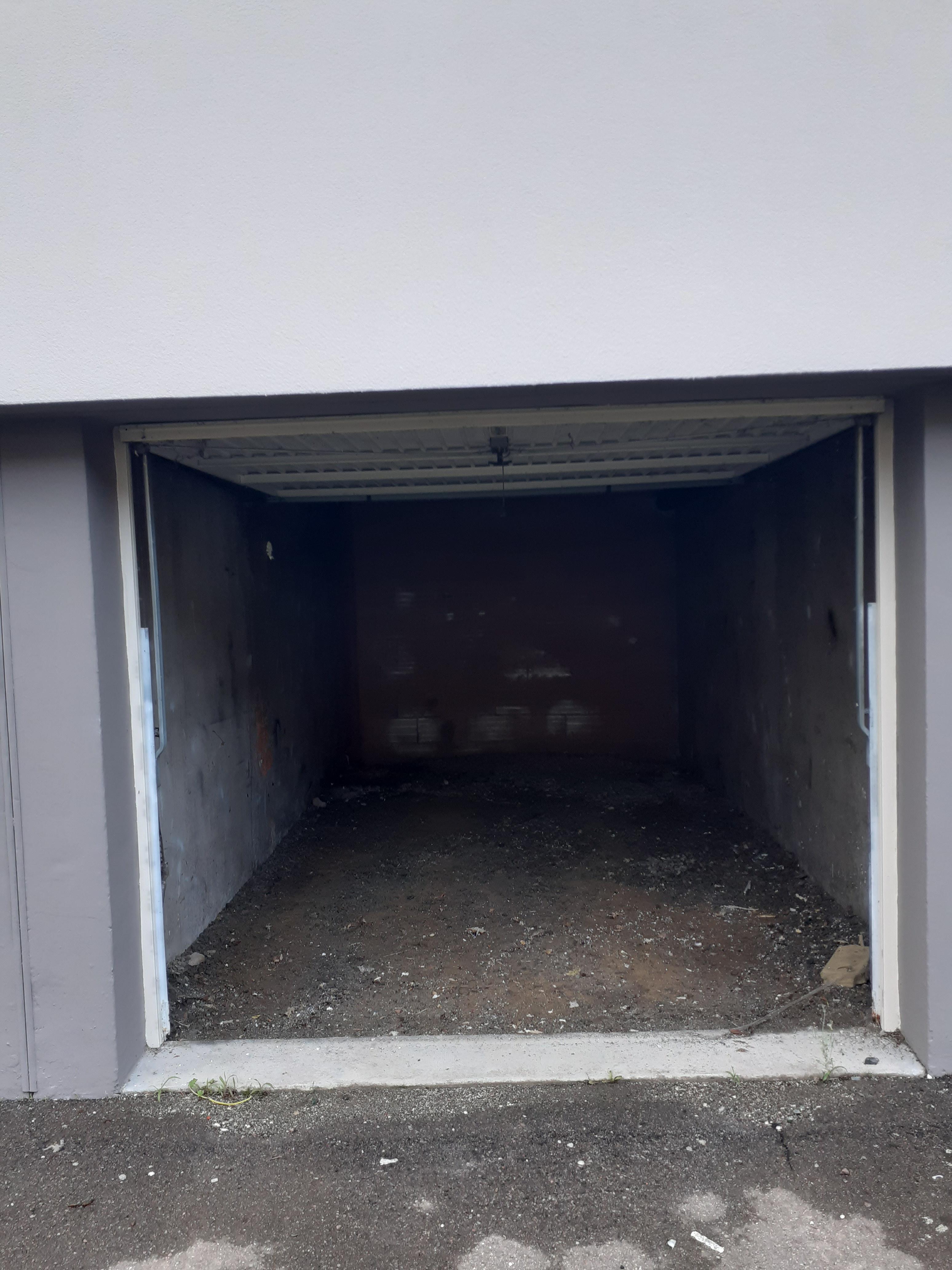 Location garage en rez-de-chaussée