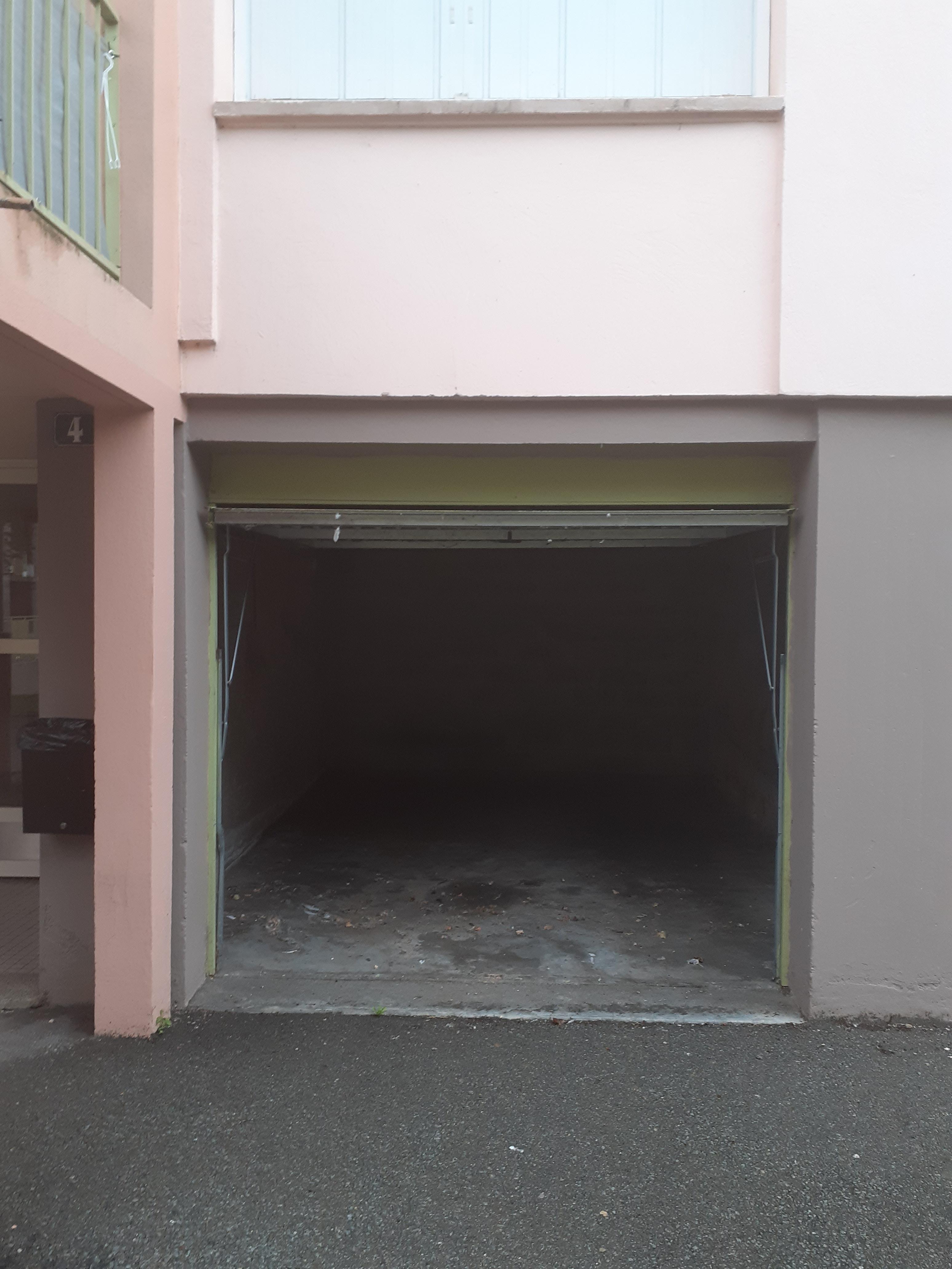Grand box rez de chaussée - Delle -