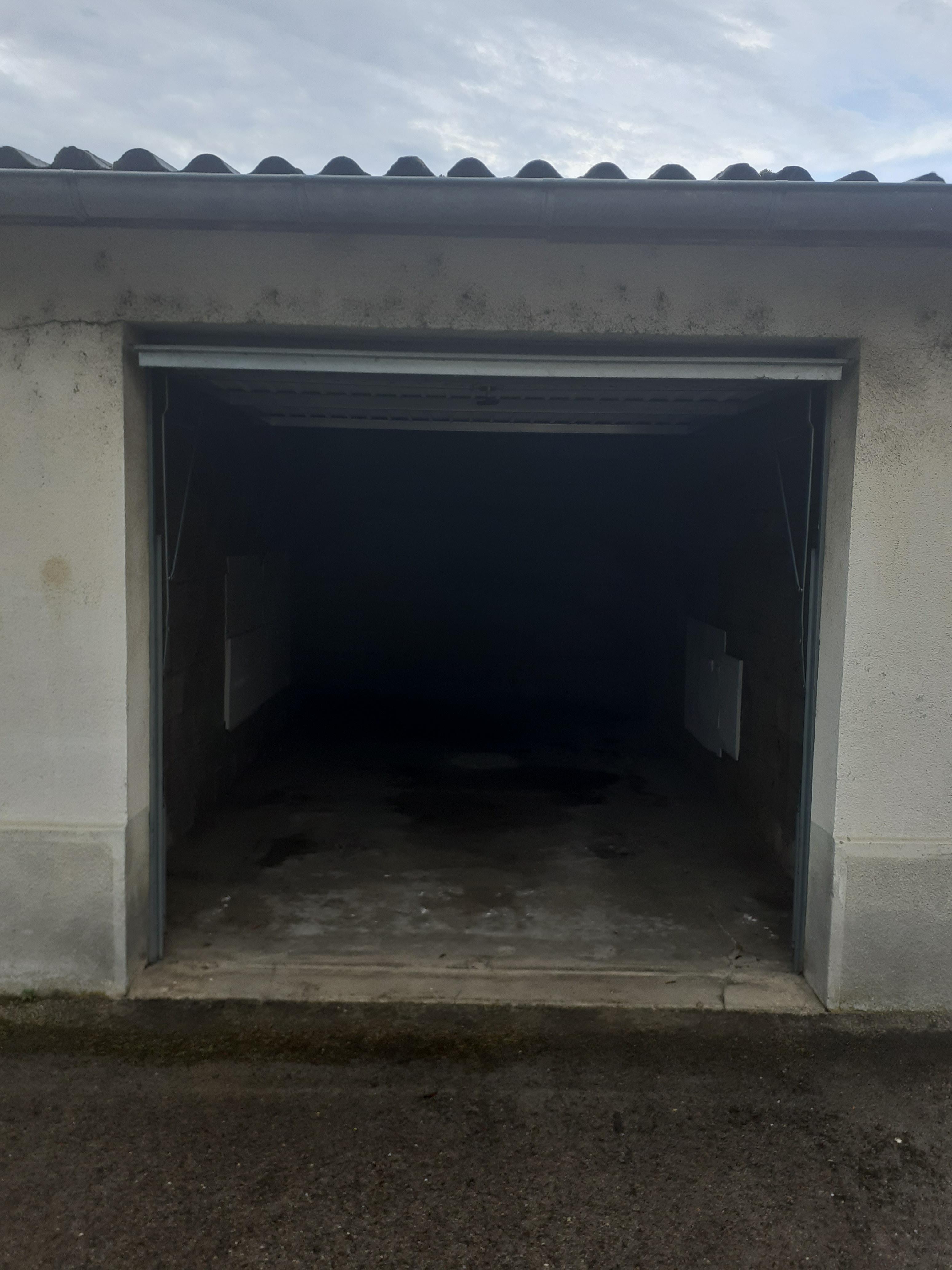 Louer box fermé à Belfort pour parking ou
