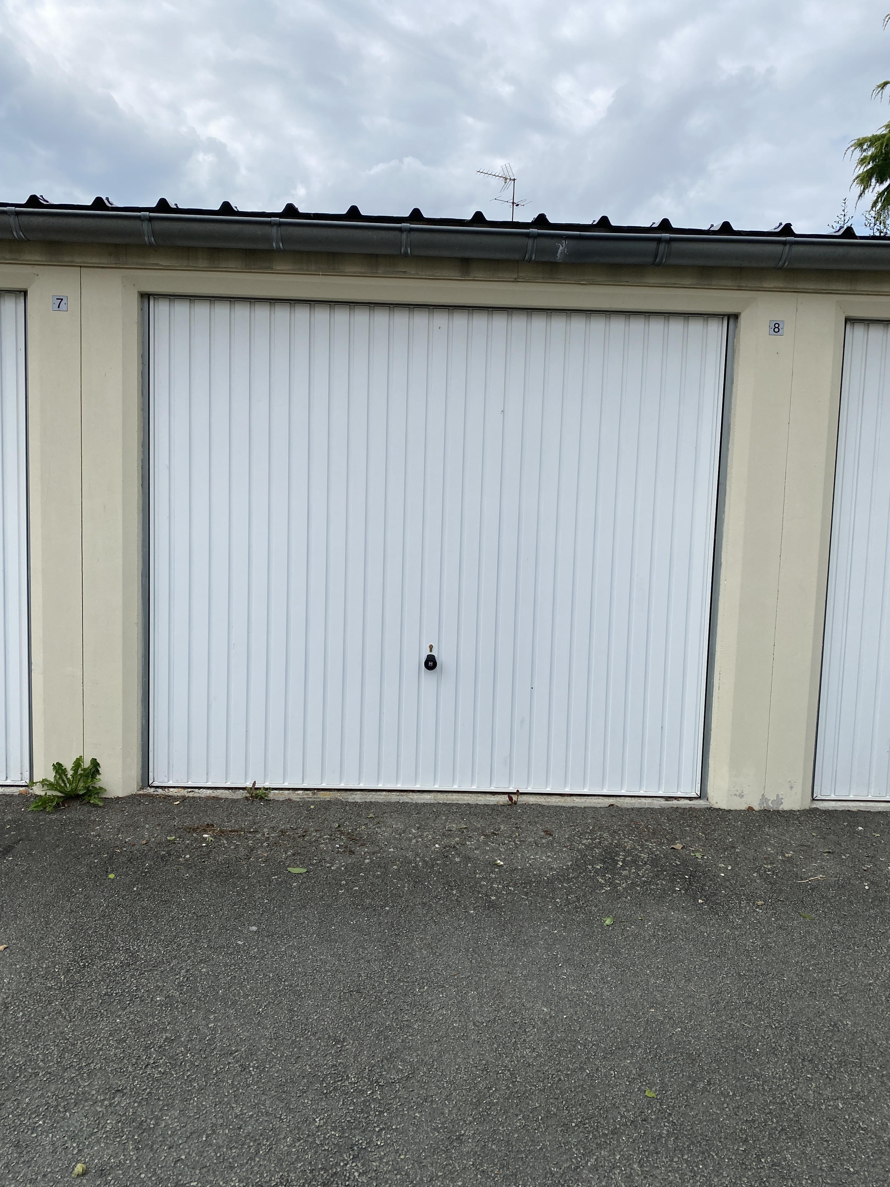 Grand garage en rez-de-chaussée Canteleu