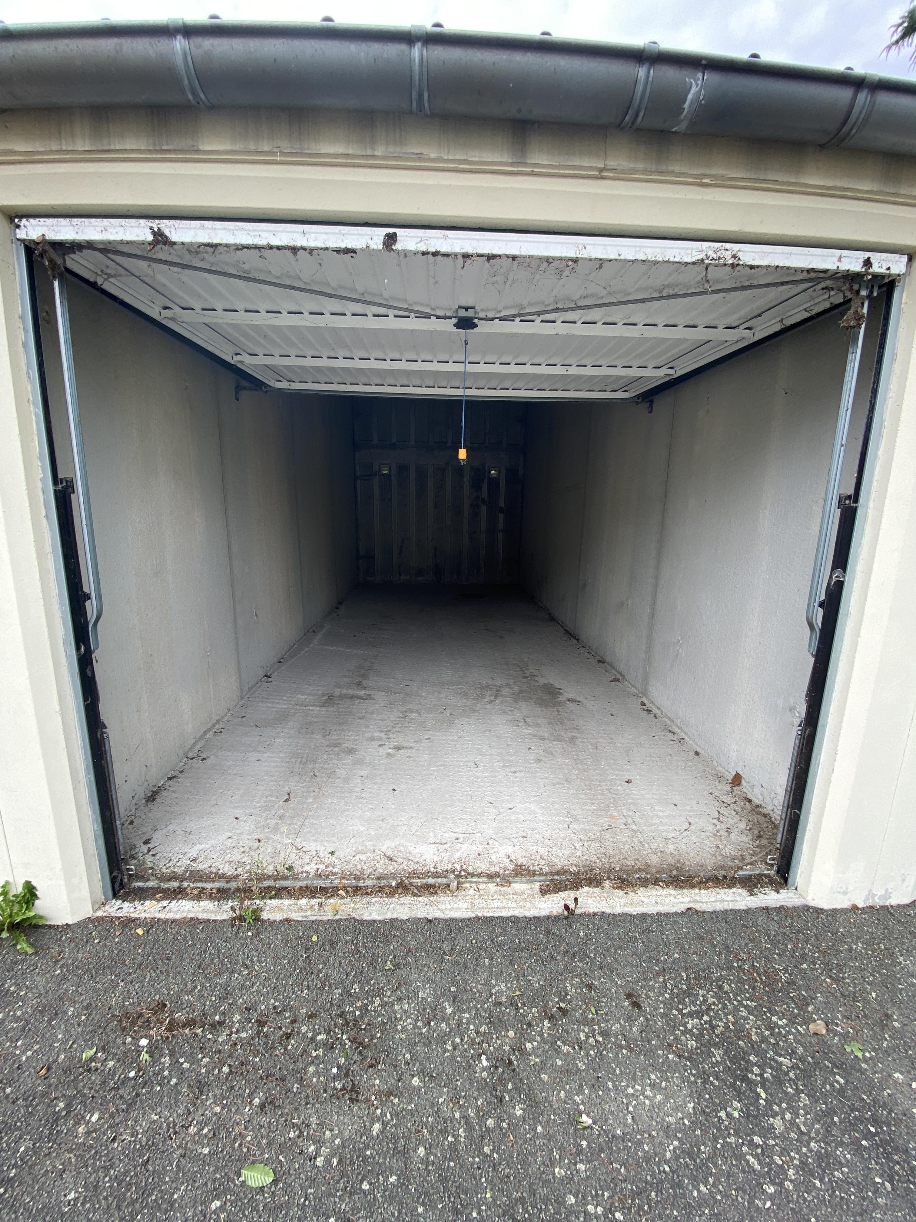 Grand garage en rez-de-chaussée Canteleu