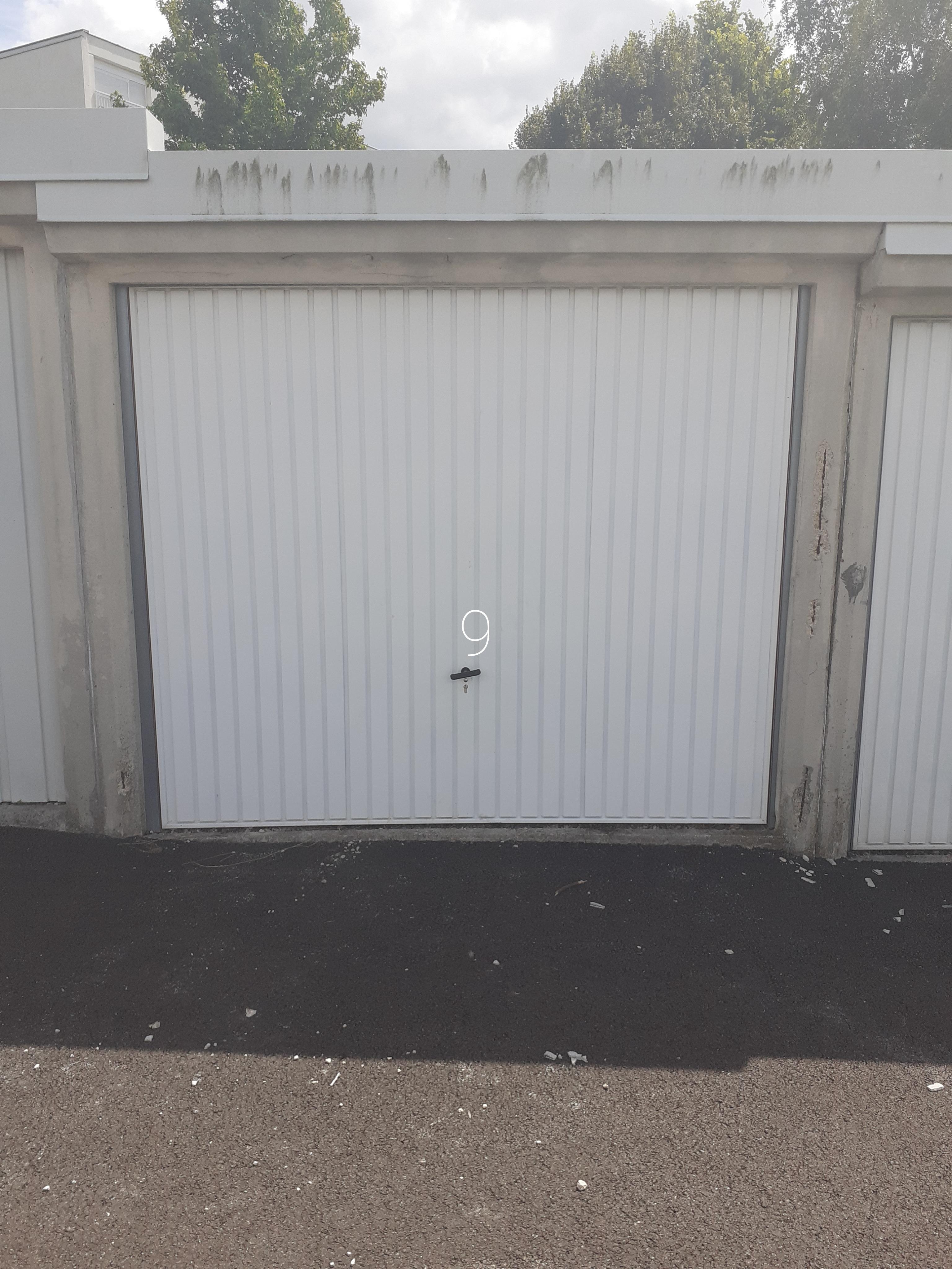 Location / Box de stockage / Parking /