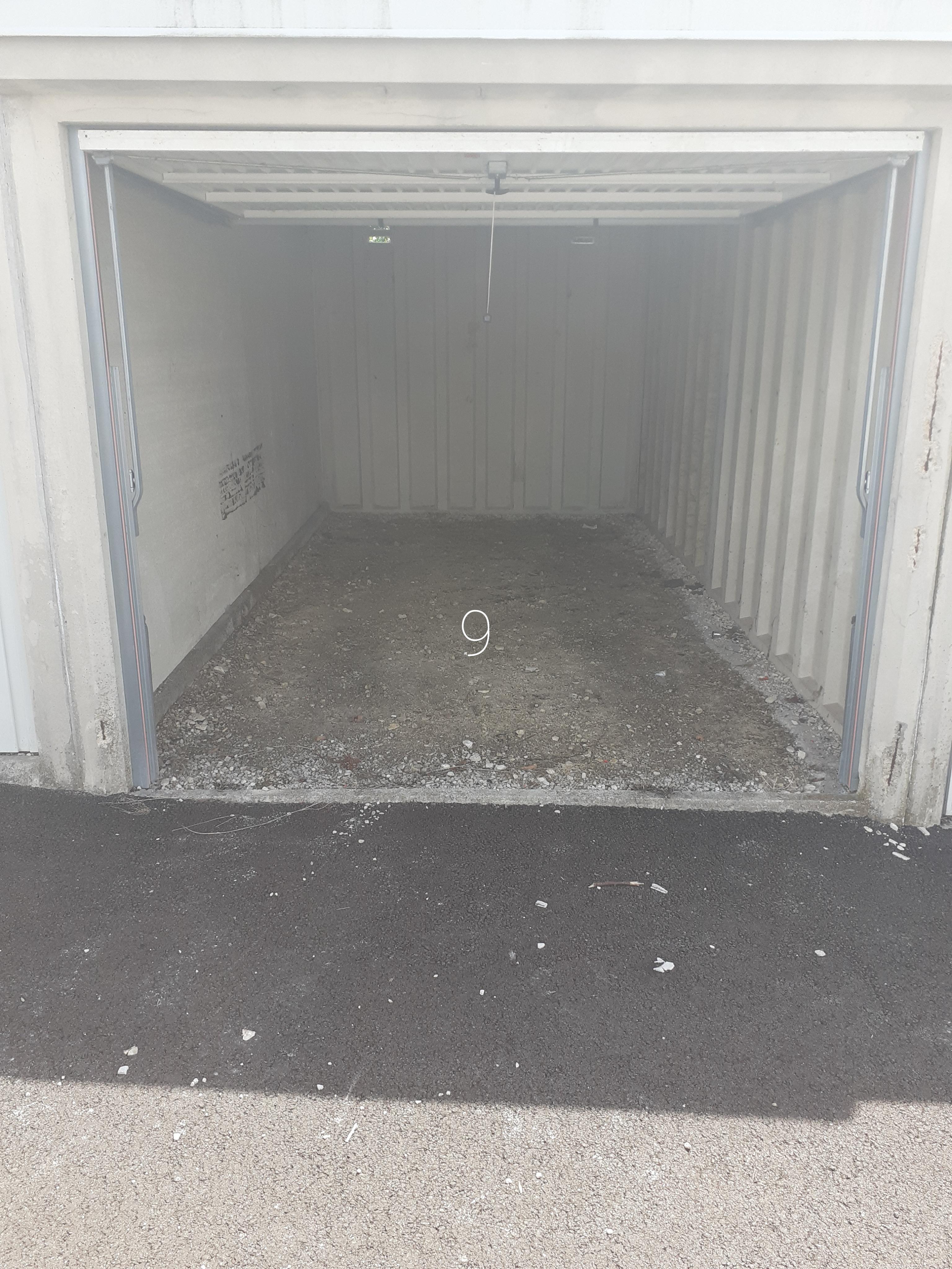 Location / Box de stockage / Parking /