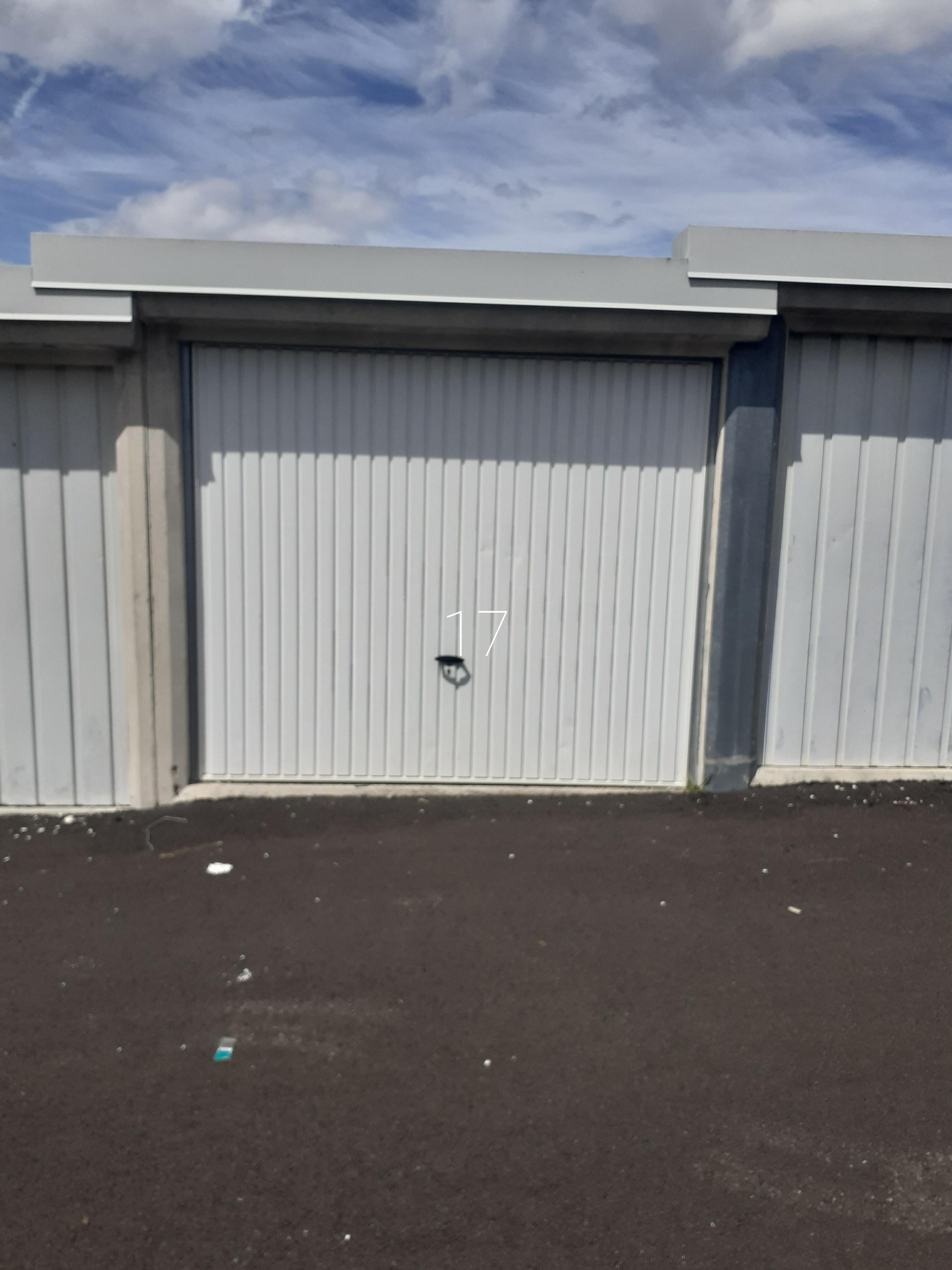 Garage / box fermé 13m2 en rez de