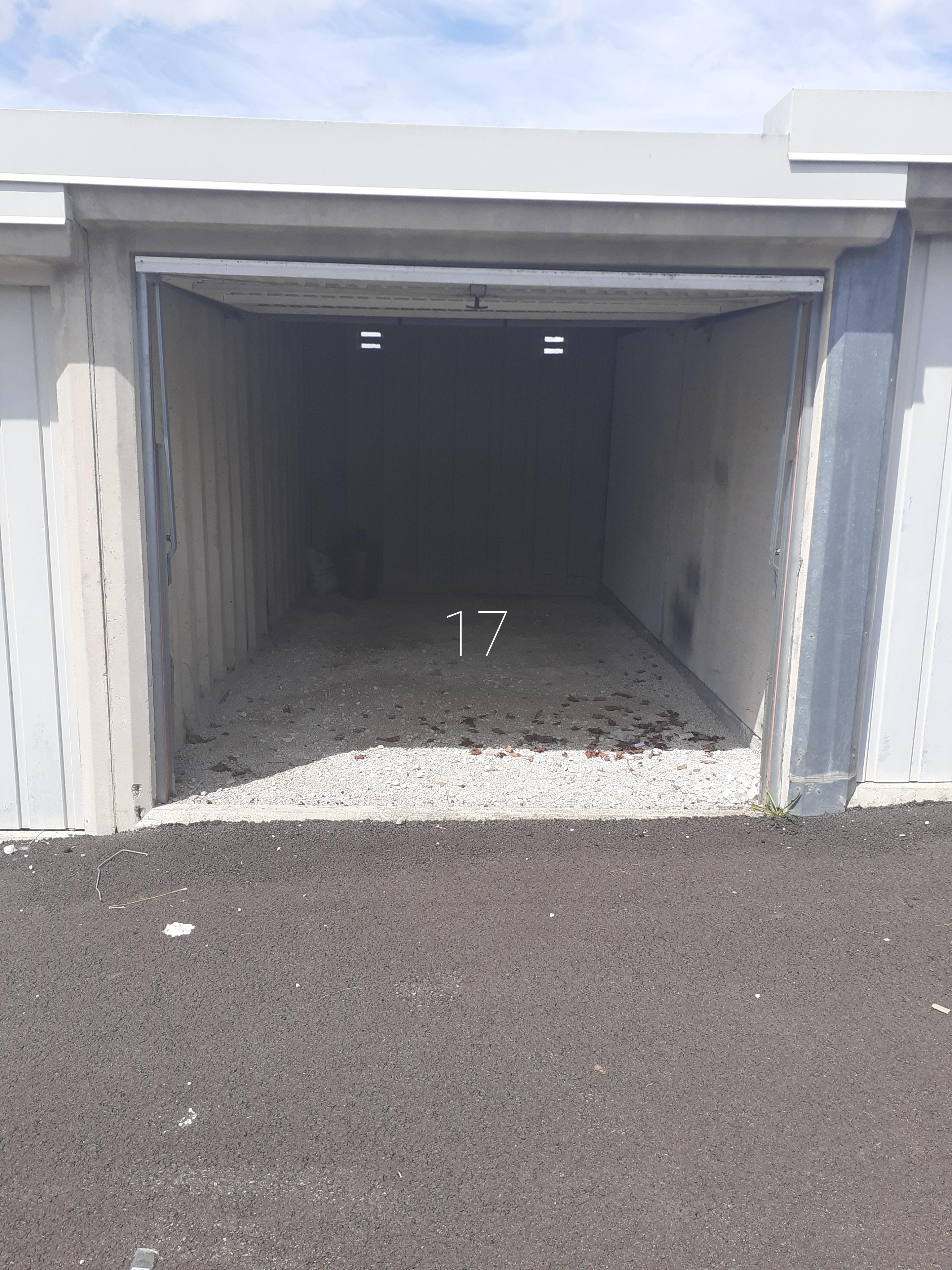 Garage / box fermé 13m2 en rez de