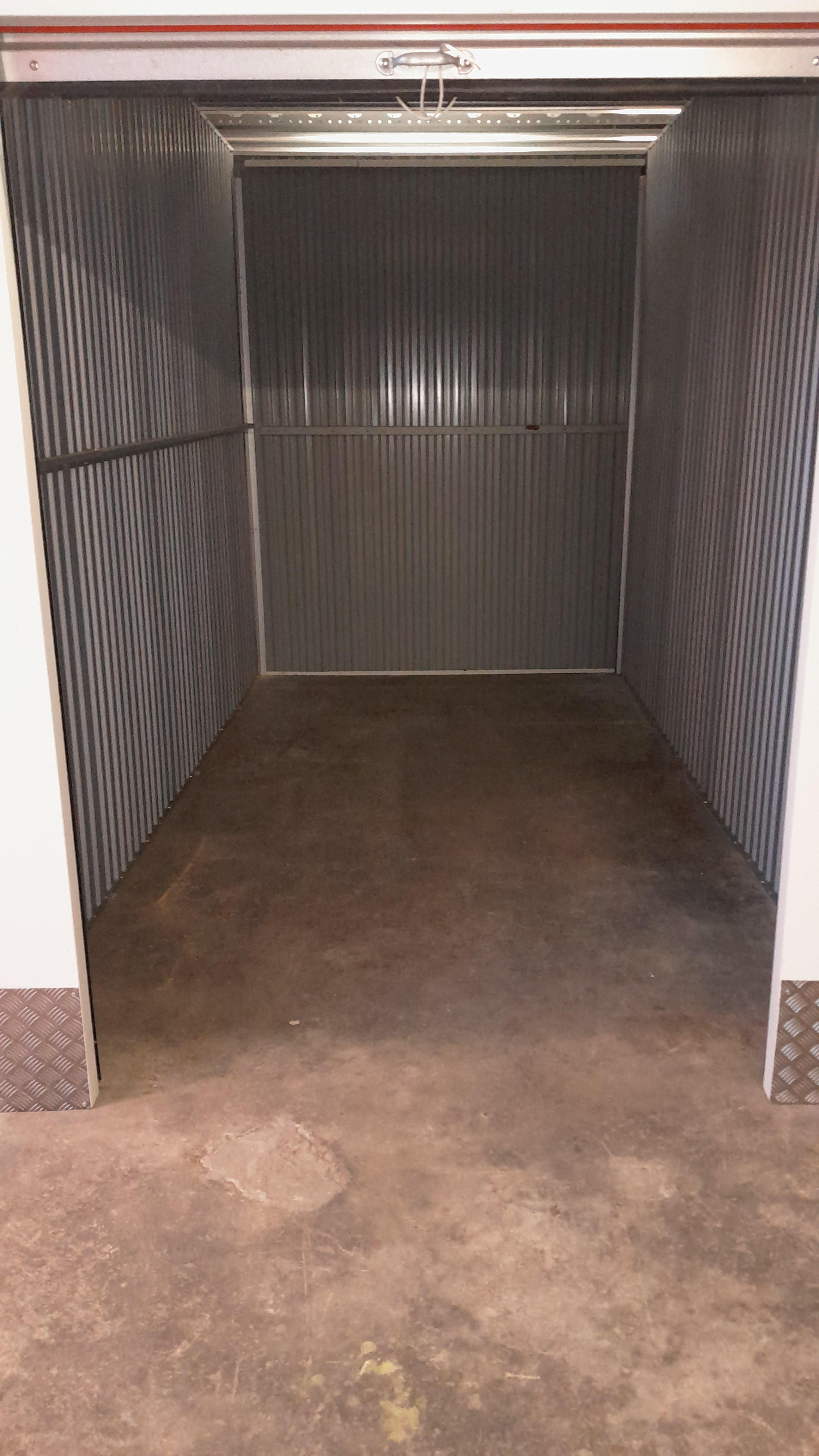 1 BOX DE STOCKAGE Idéal professionnel