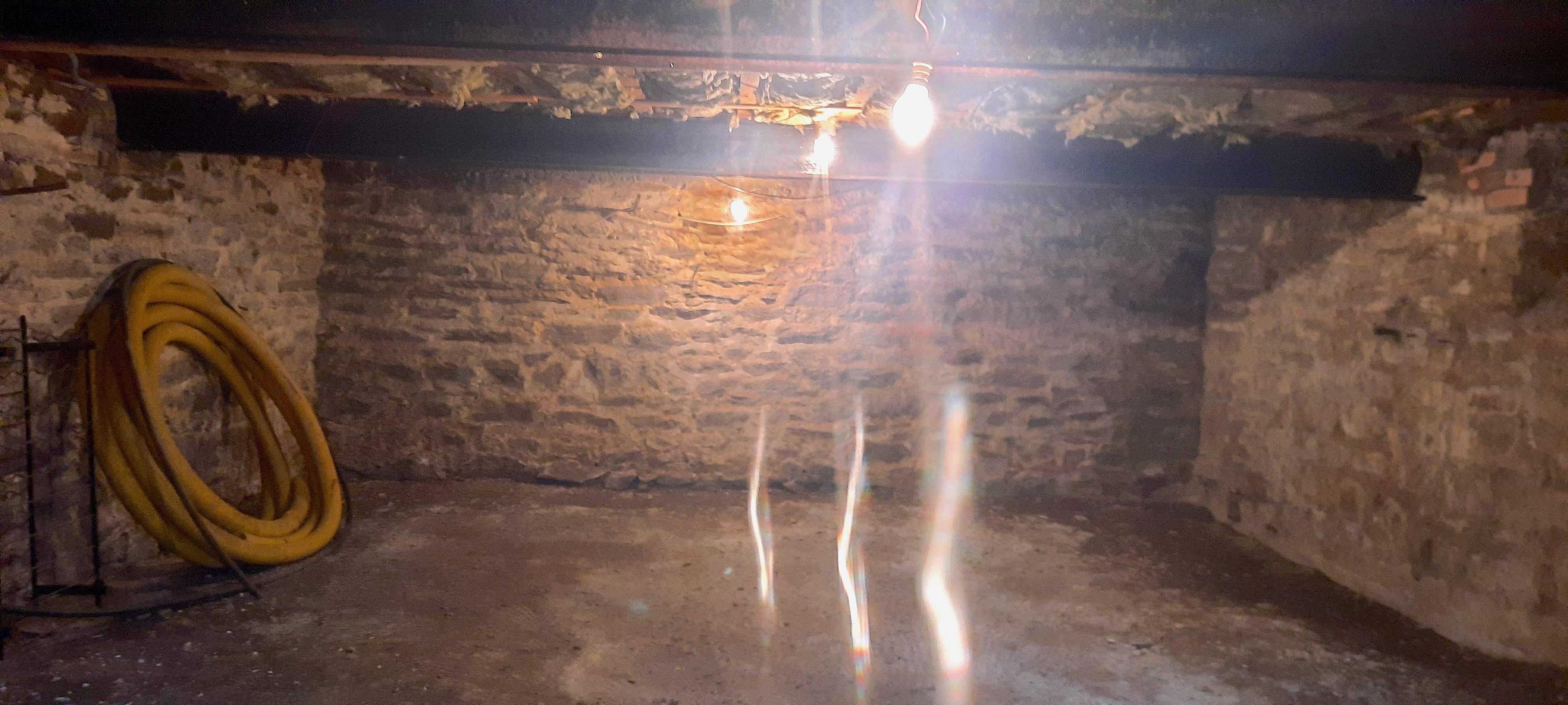 Cave sous habitation avec accès privatif