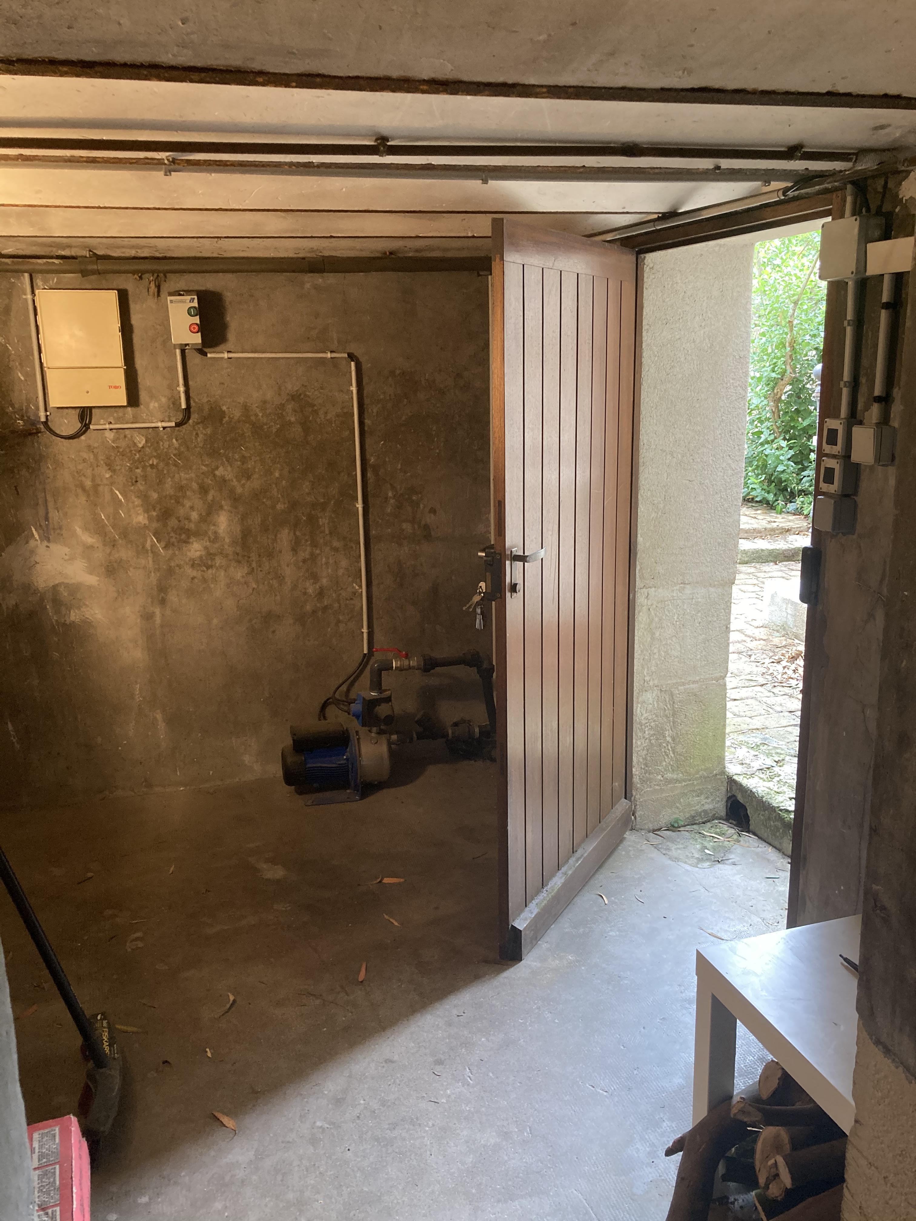 Grande Cave saine 10 m2 Tours